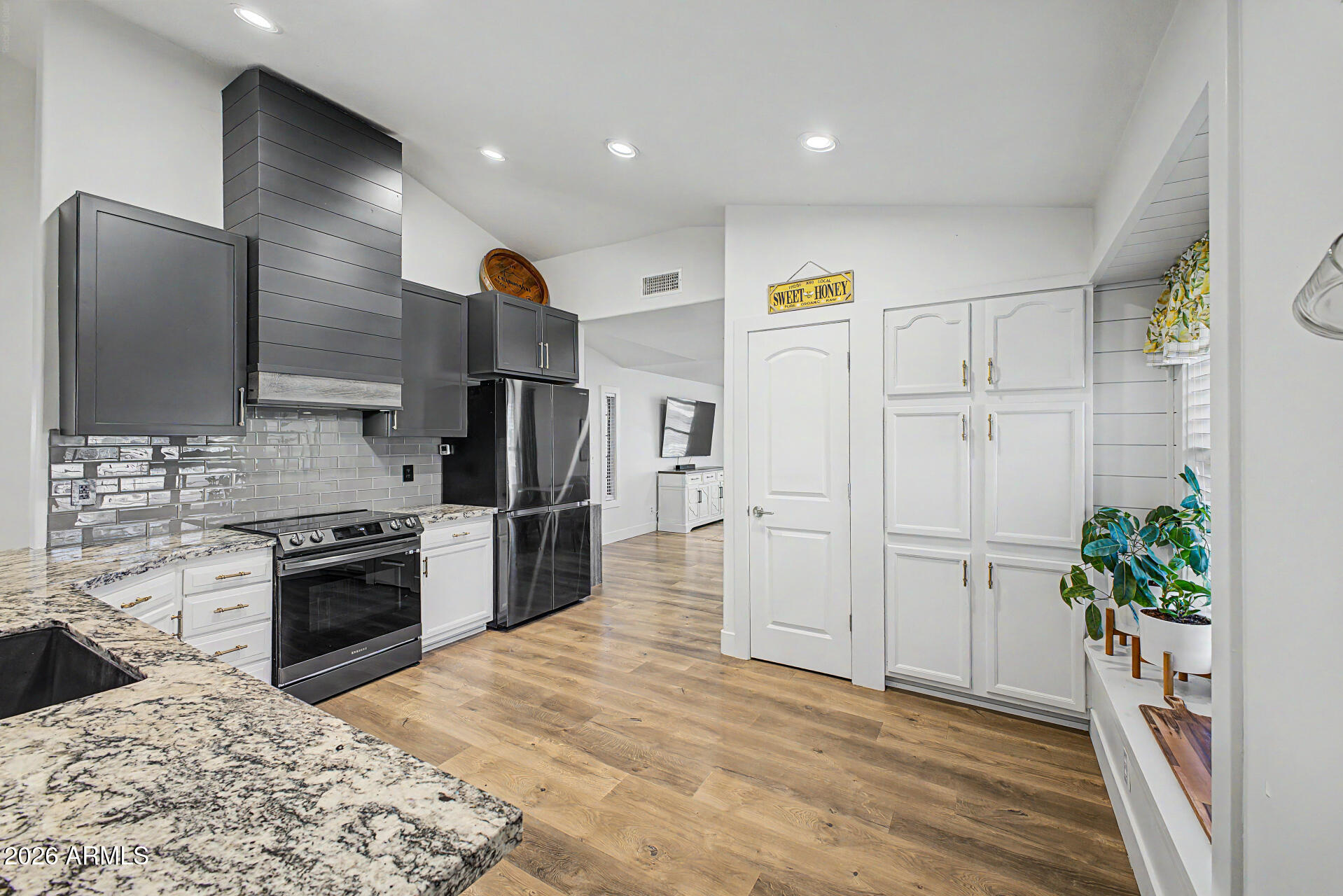 4101 W CALLE LEJOS --