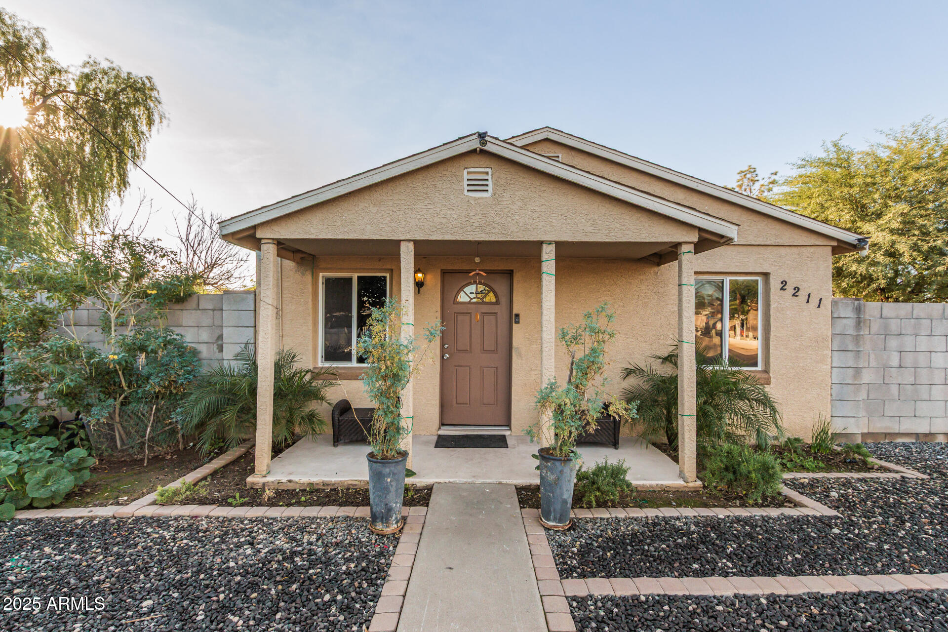 2211 W MEDLOCK Drive