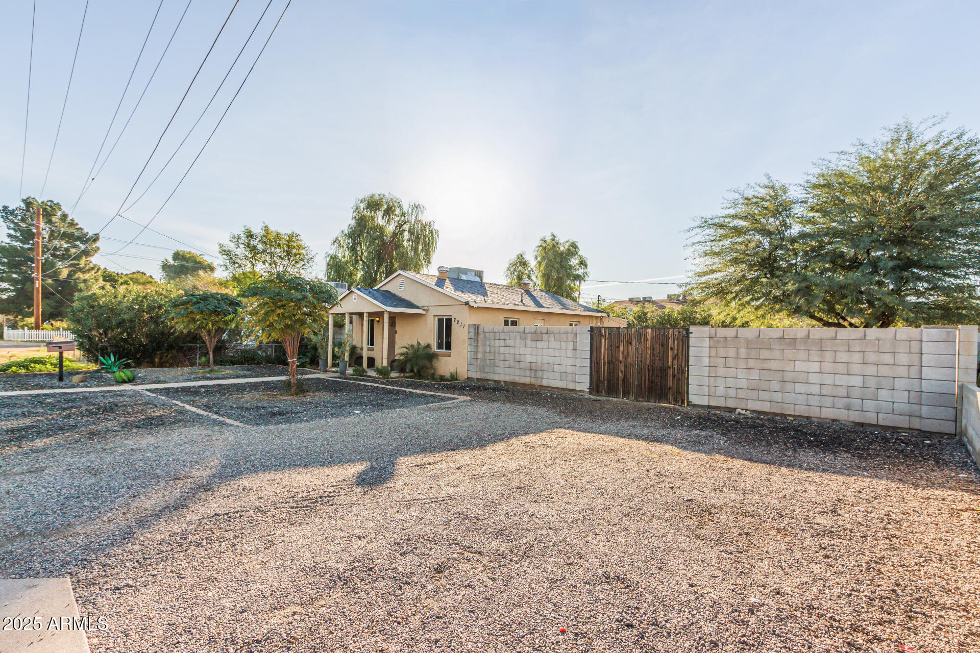 2211 W MEDLOCK Drive