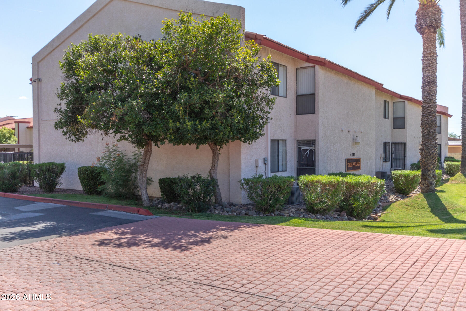 4211 E PALM Lane 208