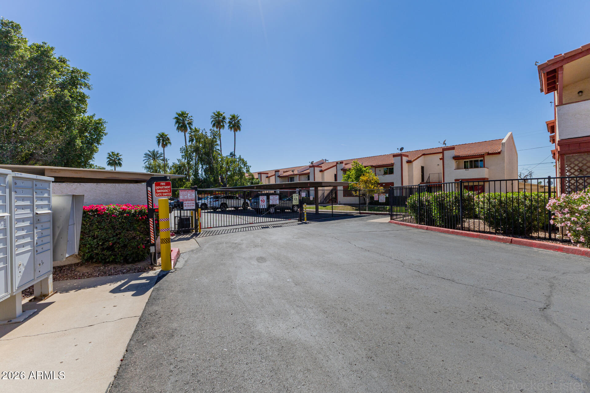 4211 E PALM Lane 208