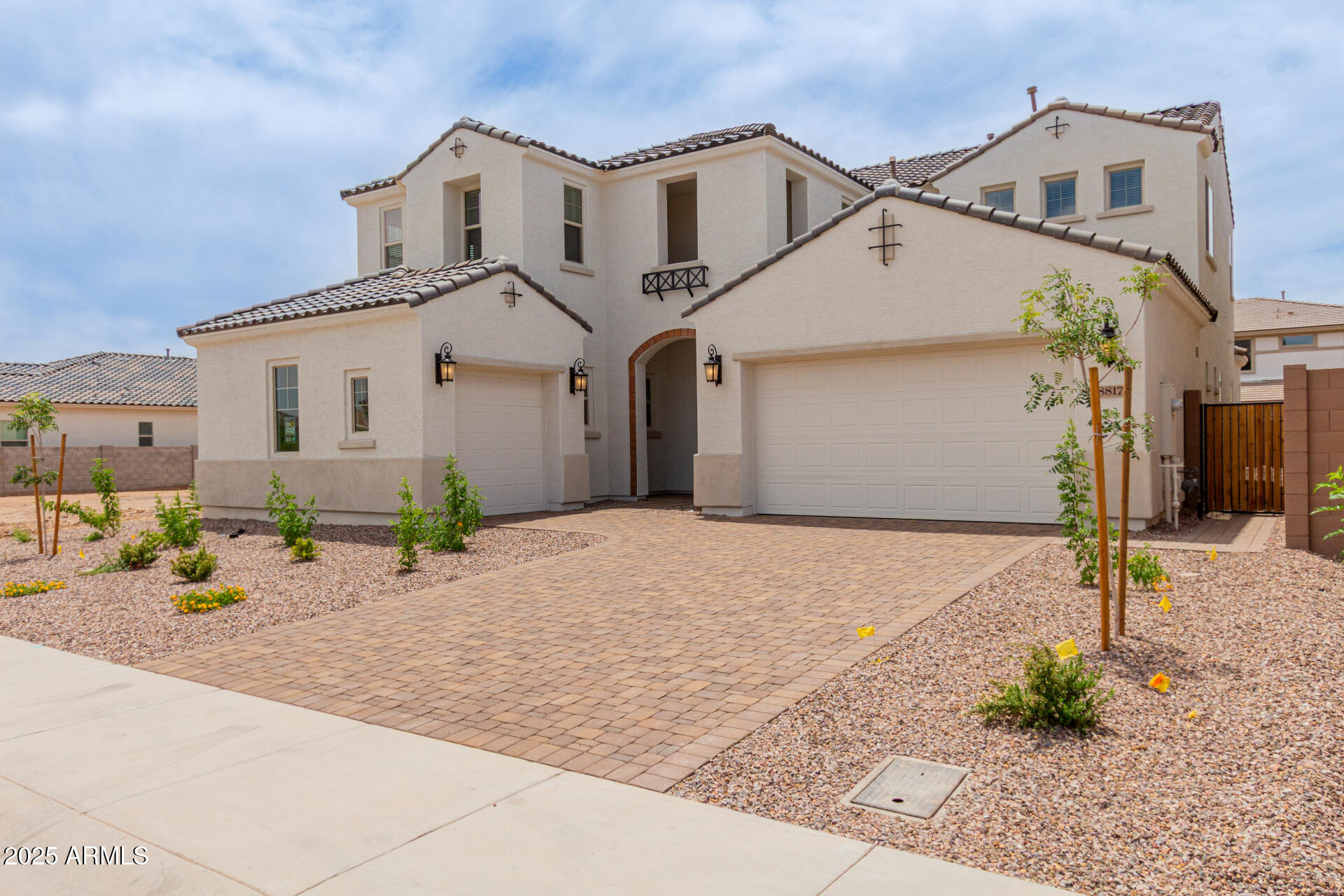 8817 W DENTON Lane