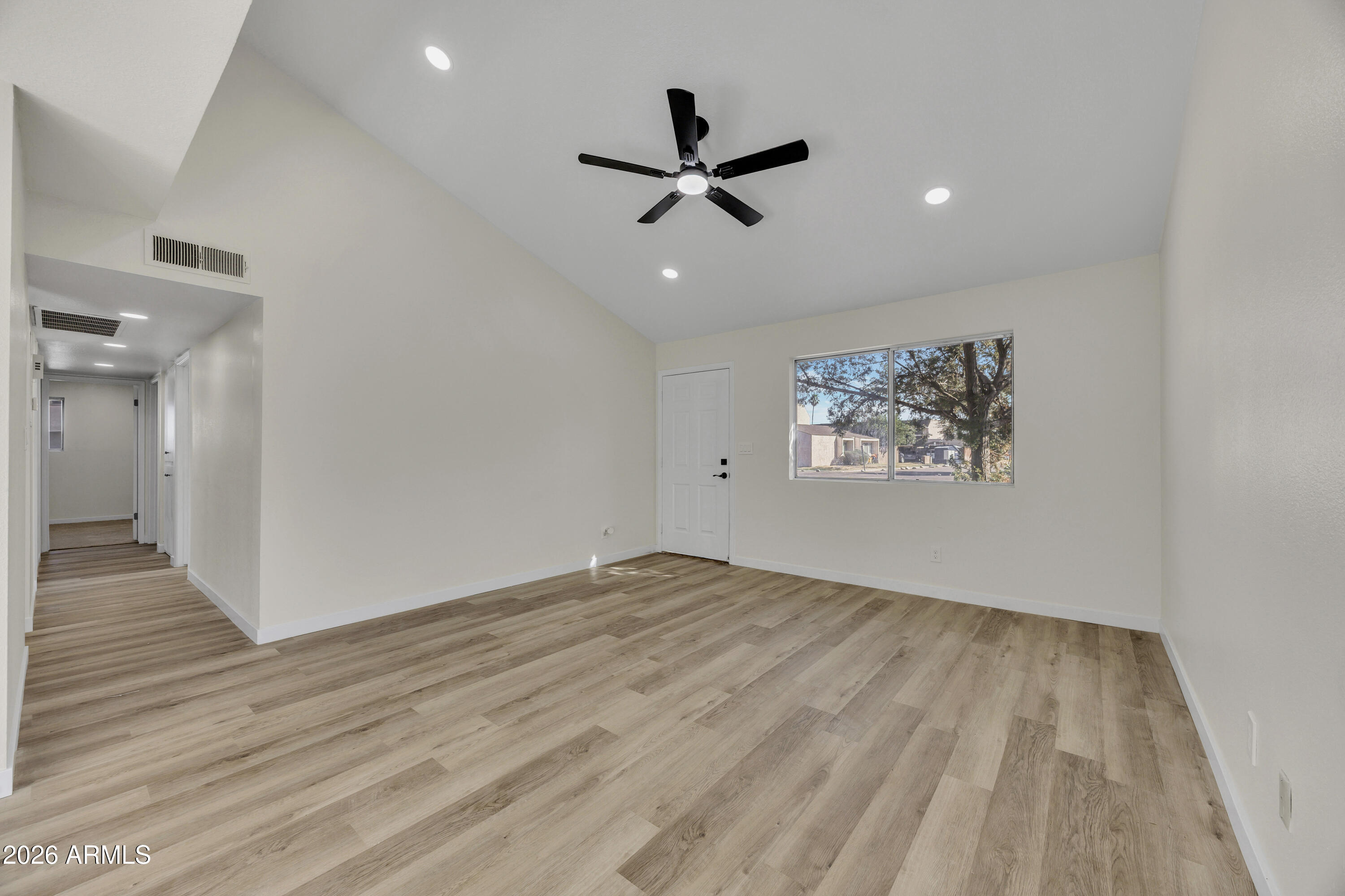 950 S VALENCIA -- 25