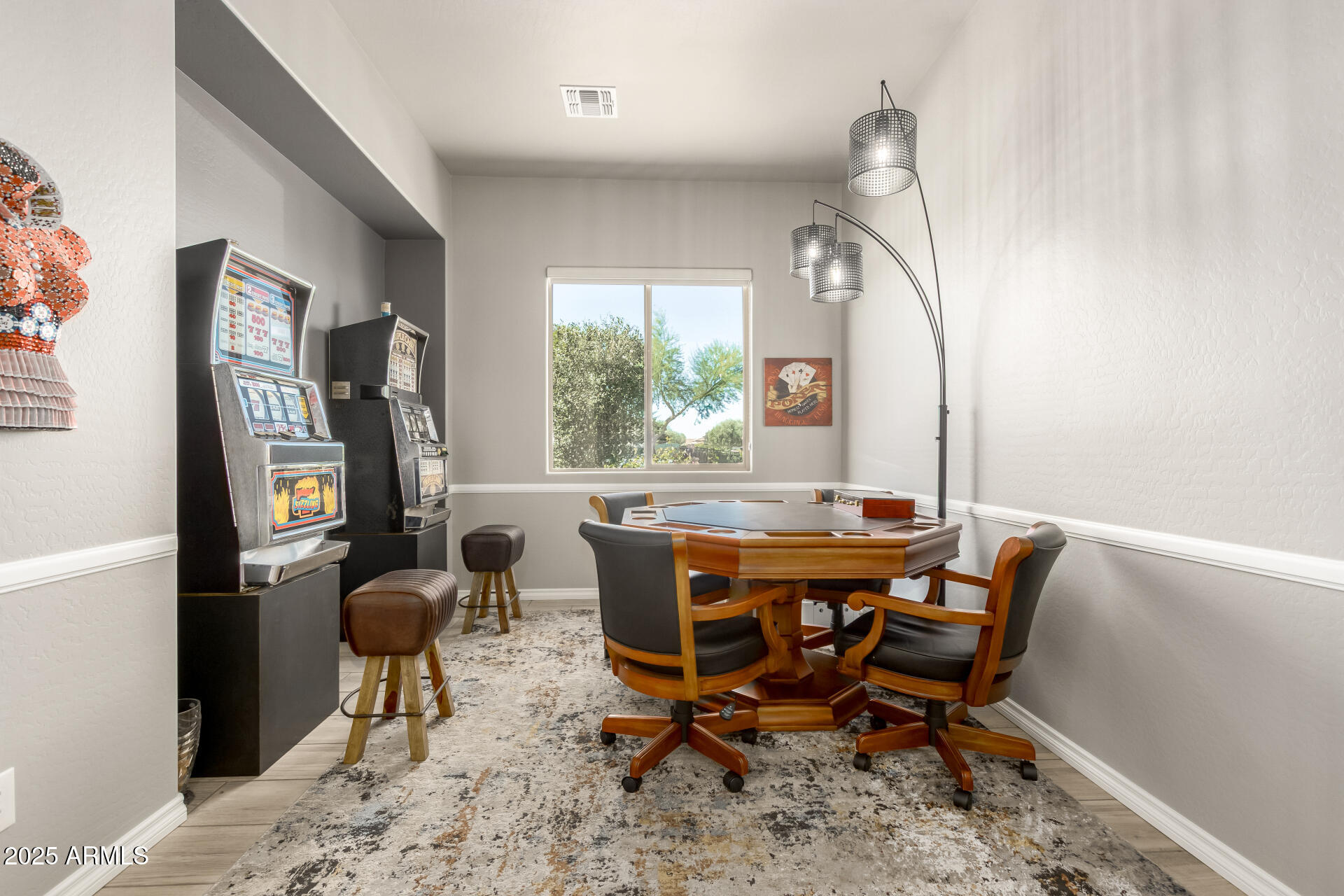 724 E SNOWY FARM Drive