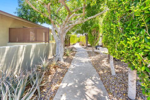 Townhouse in Phoenix AZ 1850 MARYLAND Avenue 1.jpg