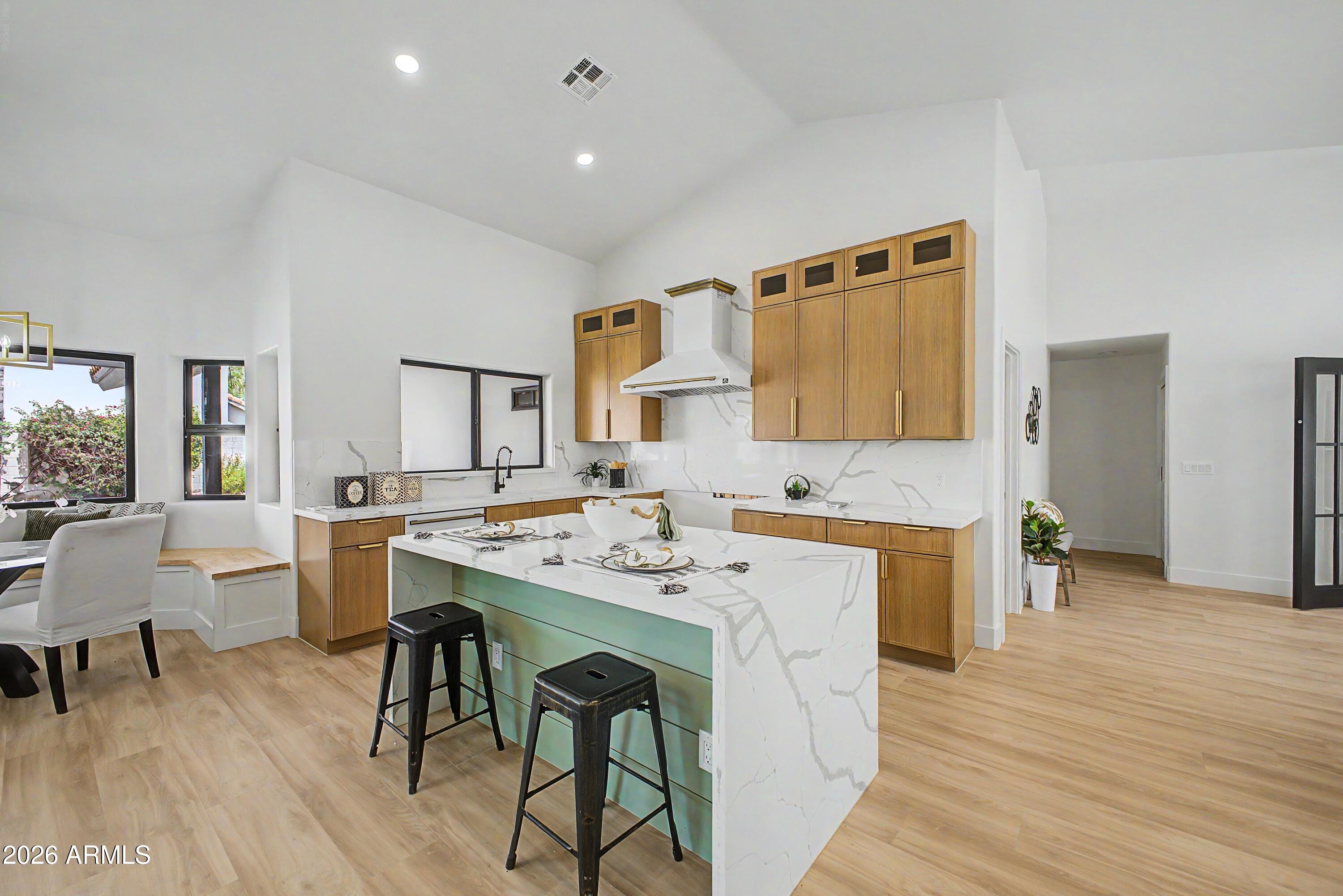 6002 E WINCHCOMB Drive