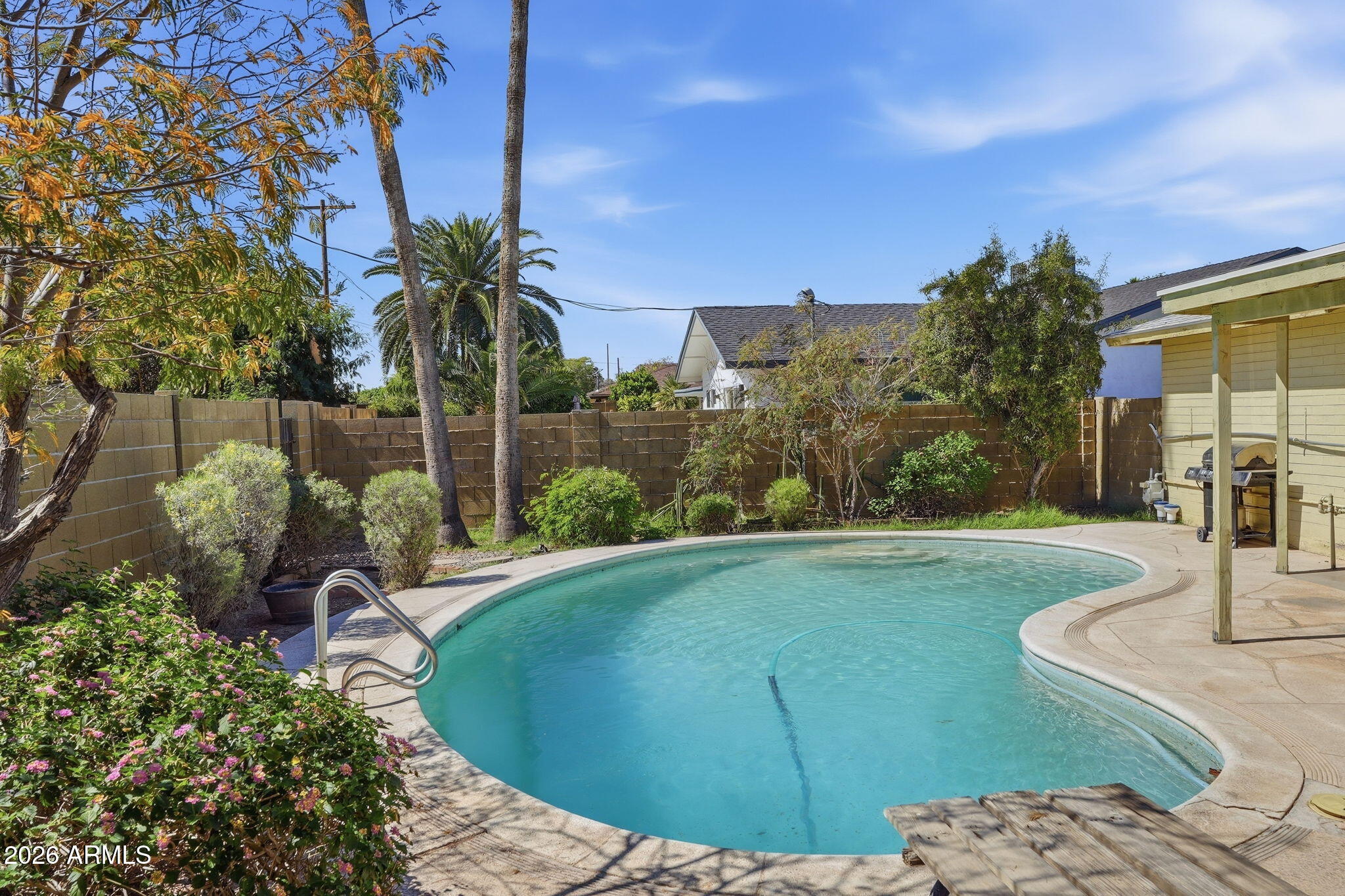 8103 E WILSHIRE Drive