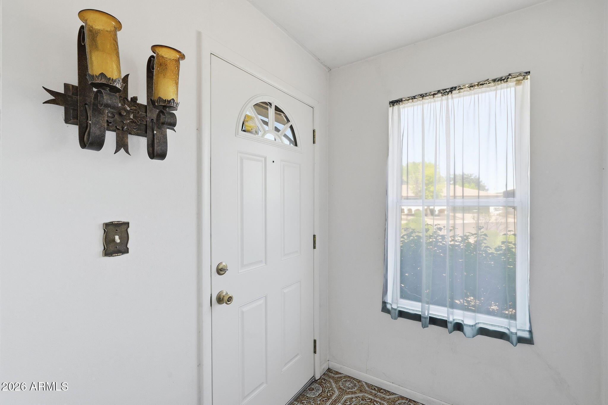 8103 E WILSHIRE Drive