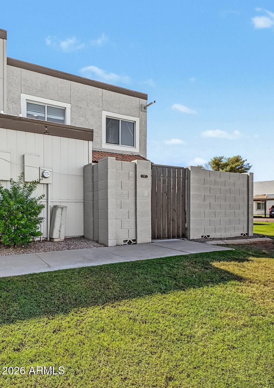 Properties 1 1020 E REDFIELD Road