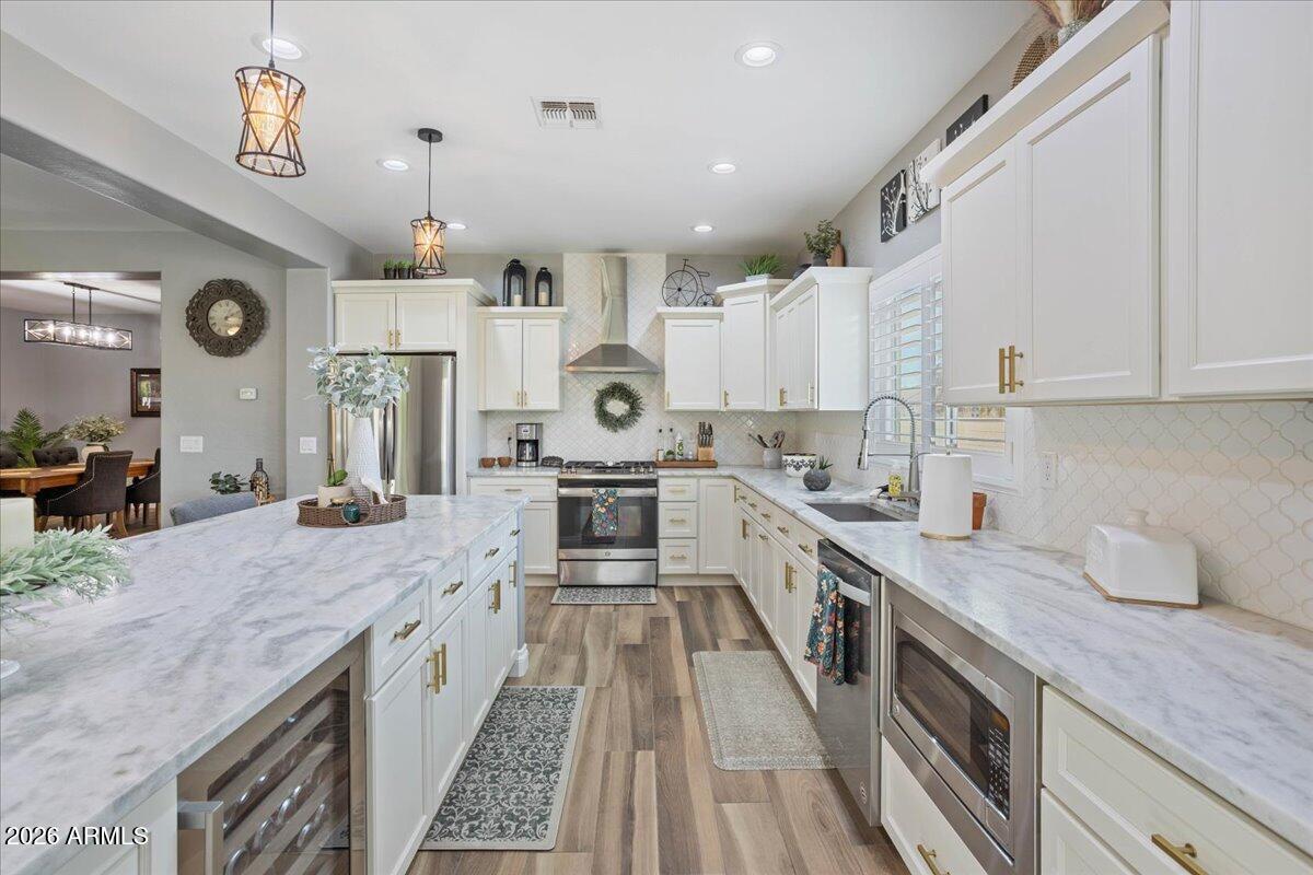 19135 W COLTER Street