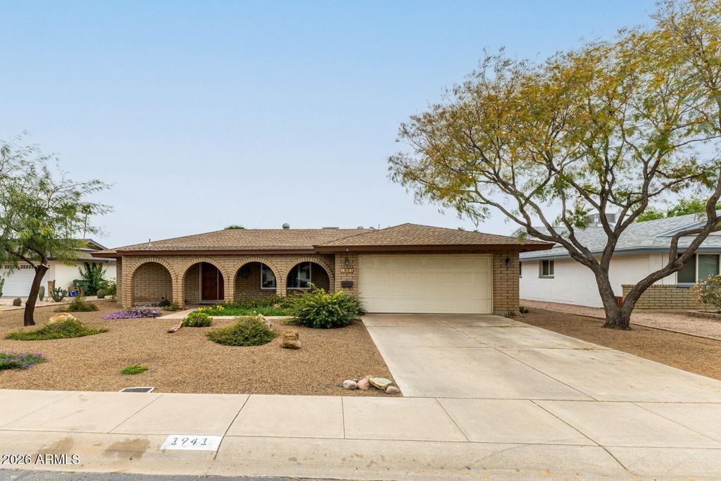 Photo of 1941 E Pebble Beach Drive E, Tempe, AZ 85282 (MLS # 6985618)