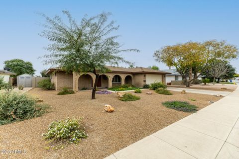 Photo of 1941 E Pebble Beach Drive E, Tempe, AZ 85282 (MLS # 6985618)