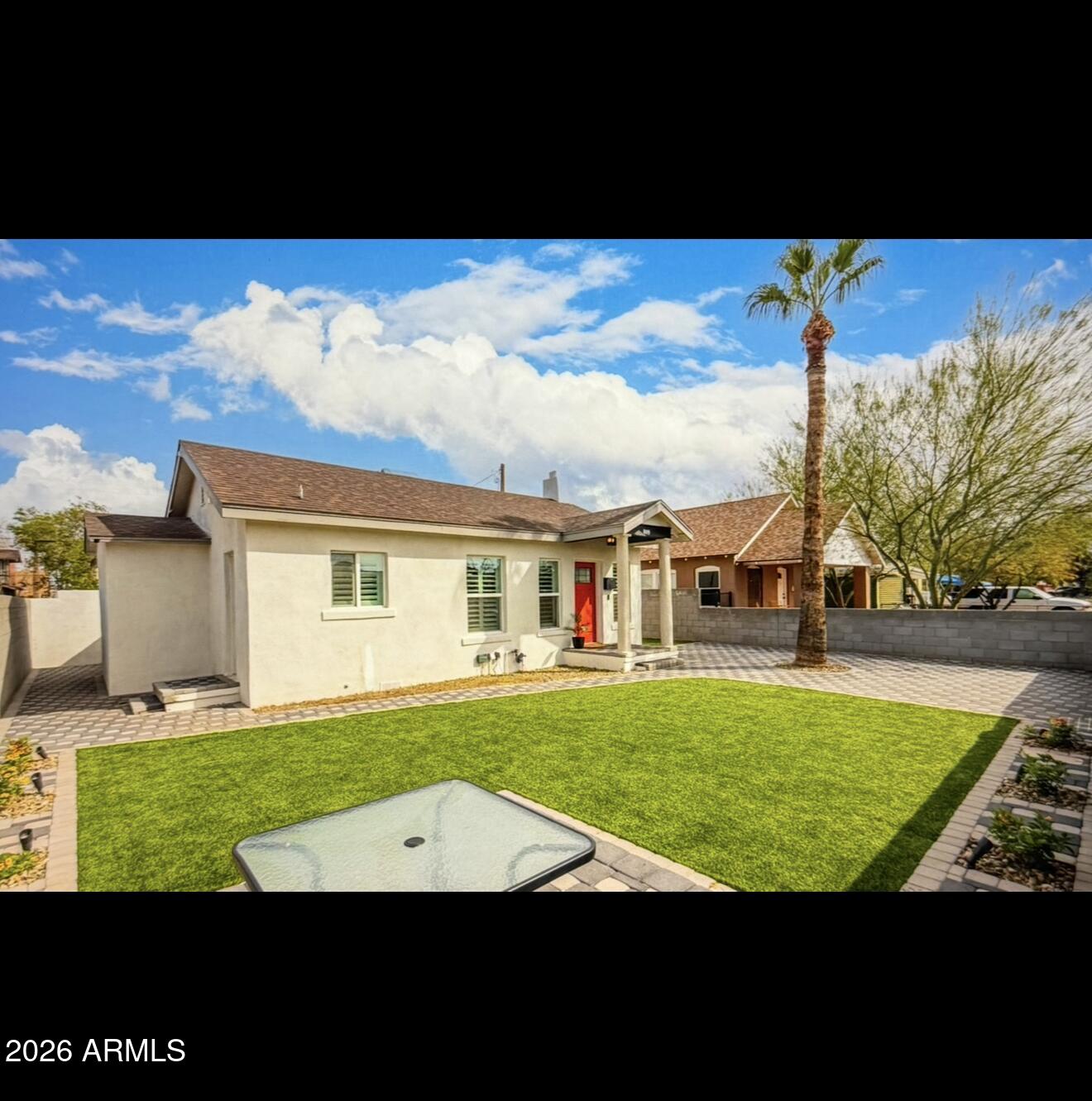 809 N 11TH Avenue