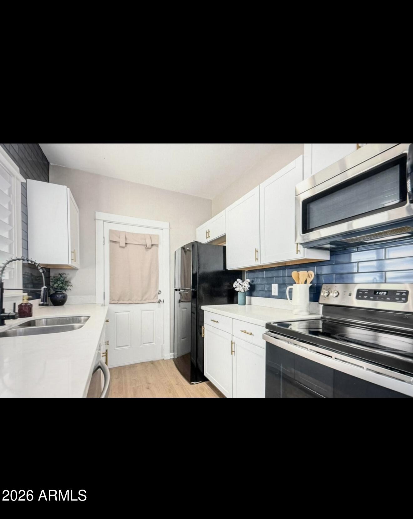 809 N 11TH Avenue