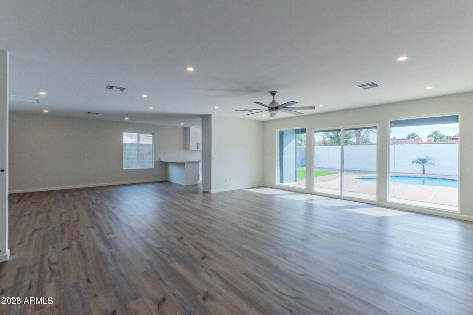 541 W MYRNA Lane