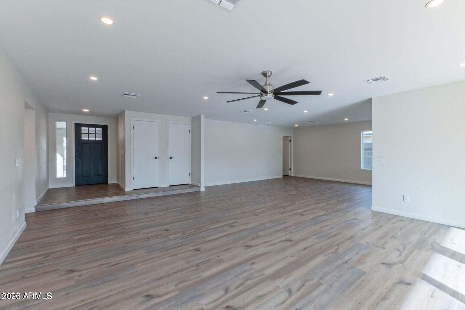 541 W MYRNA Lane