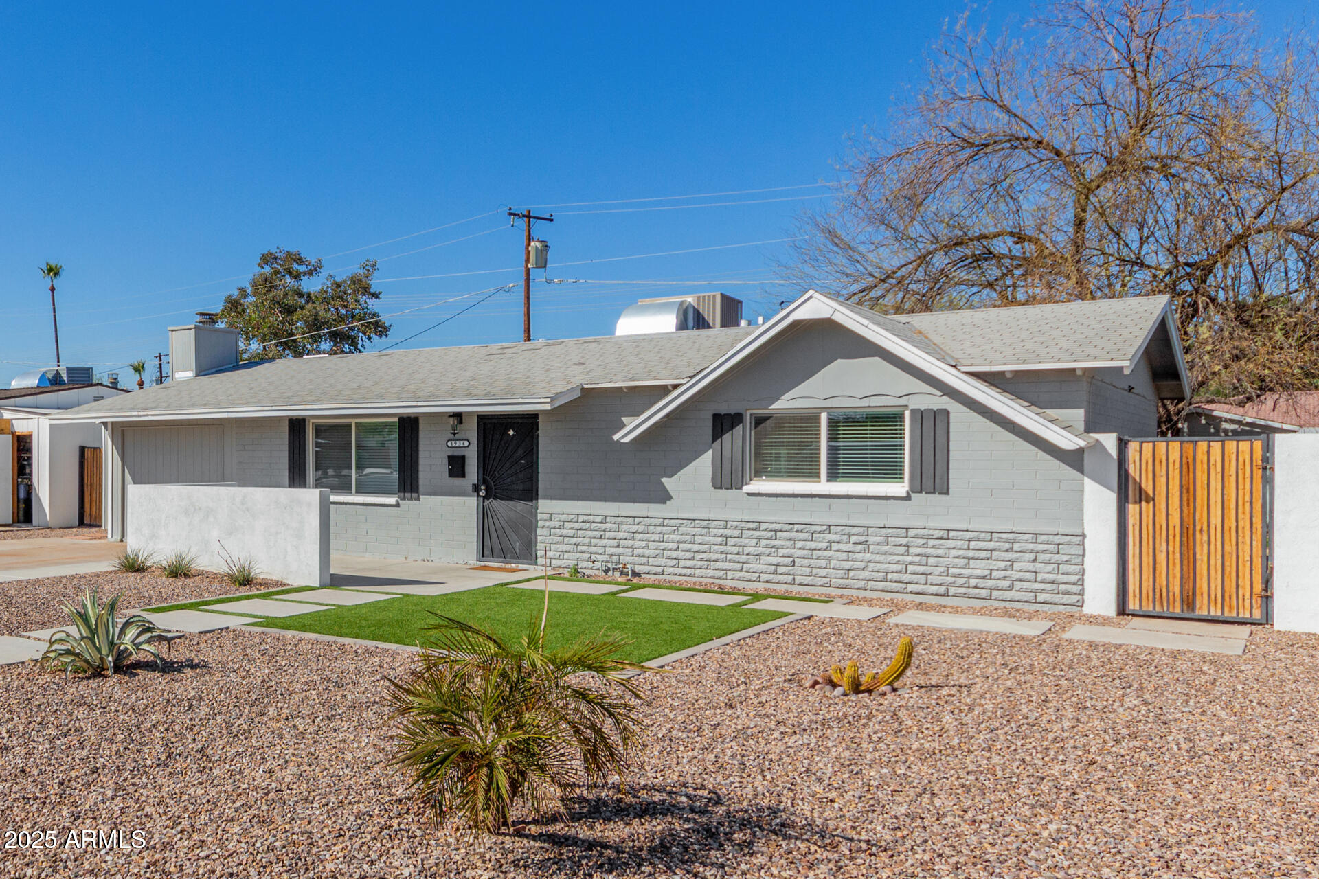 1934 E EL PARQUE Drive