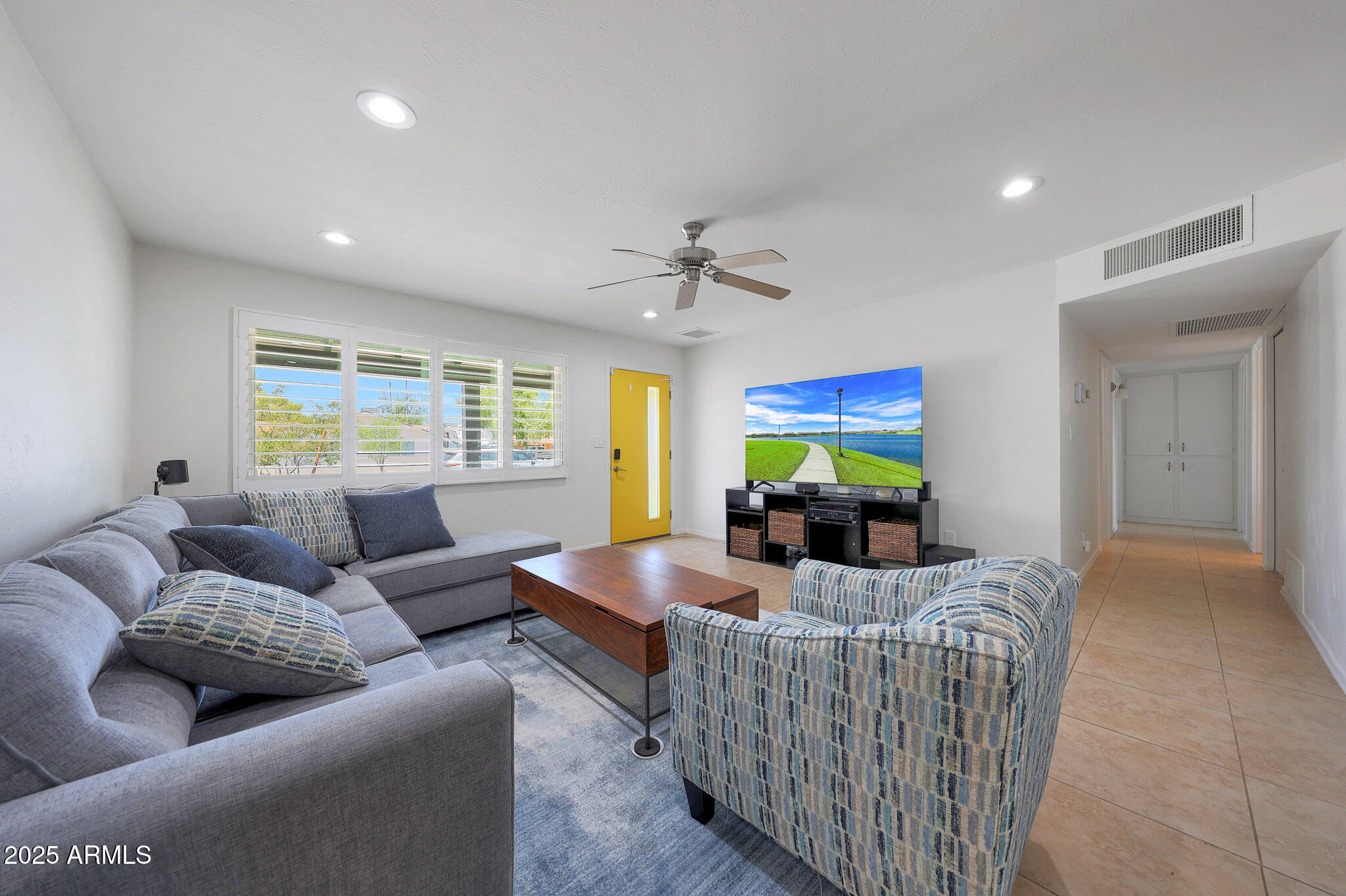 Homes 2 2809 E SHANGRI LA Road