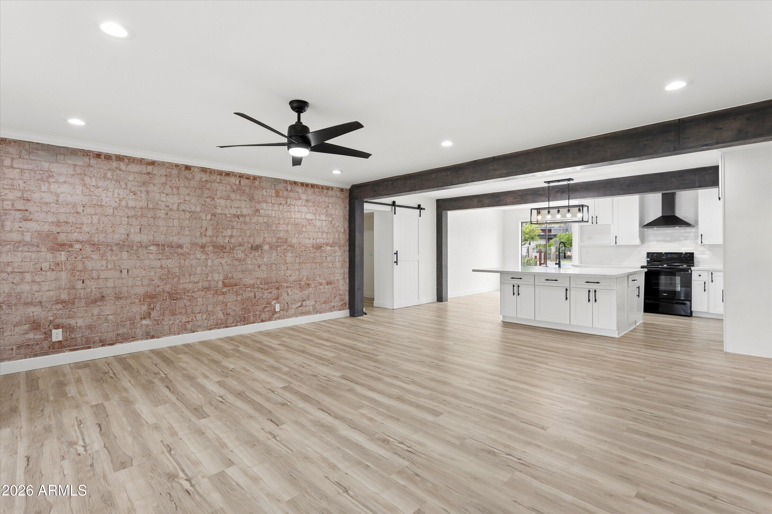 7201 N 16TH Drive
