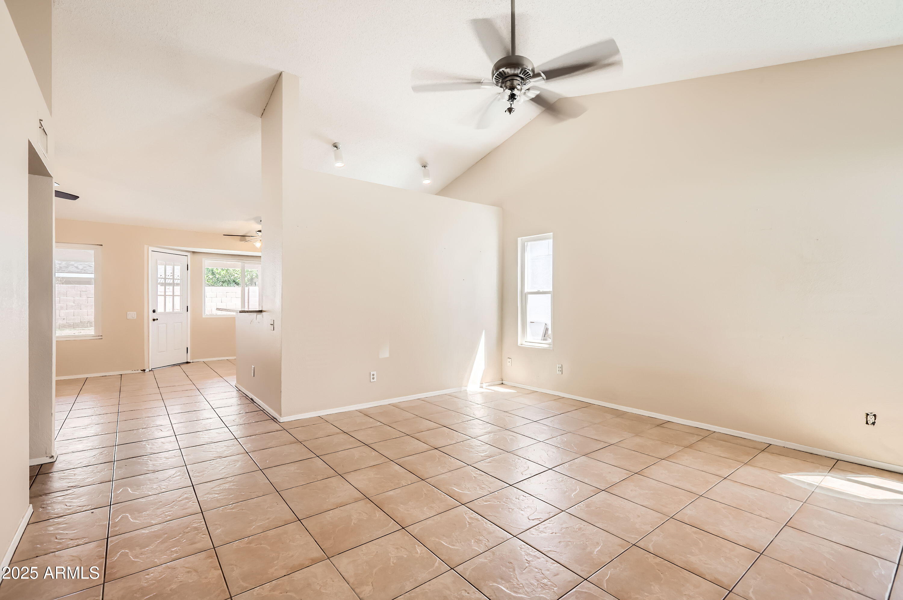 1202 W WICKIEUP Lane