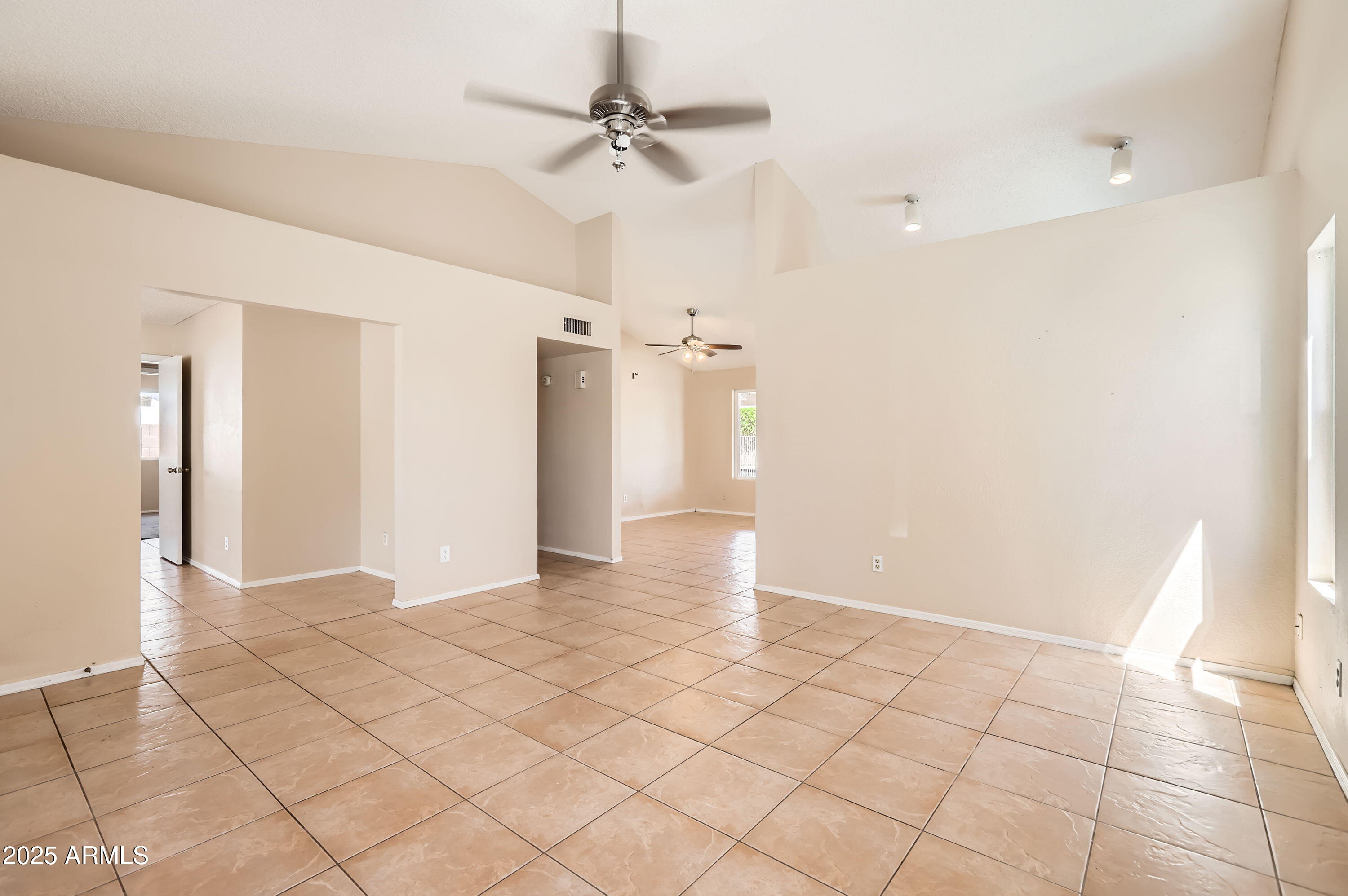 1202 W WICKIEUP Lane