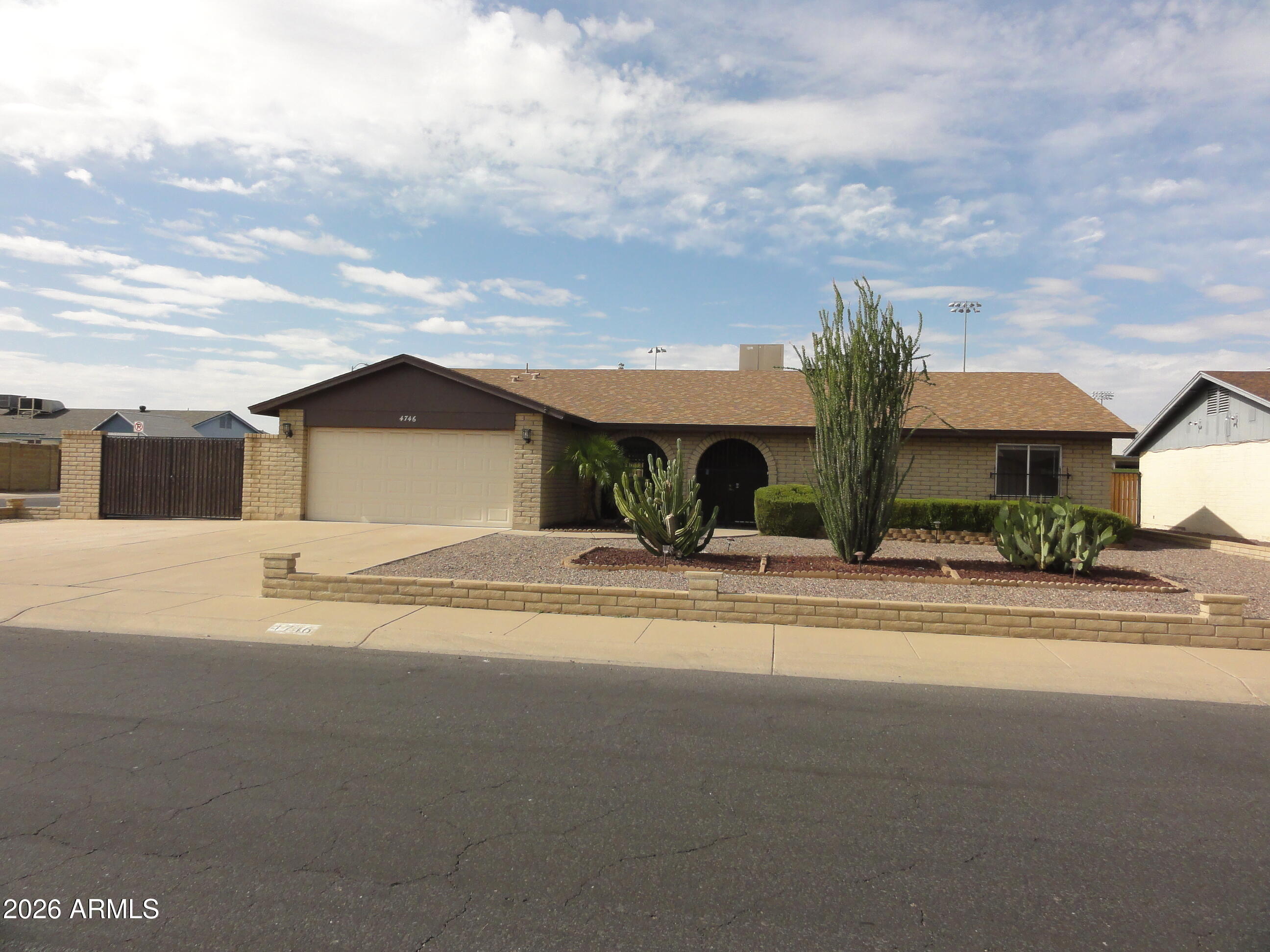 4746 W DAHLIA Drive
