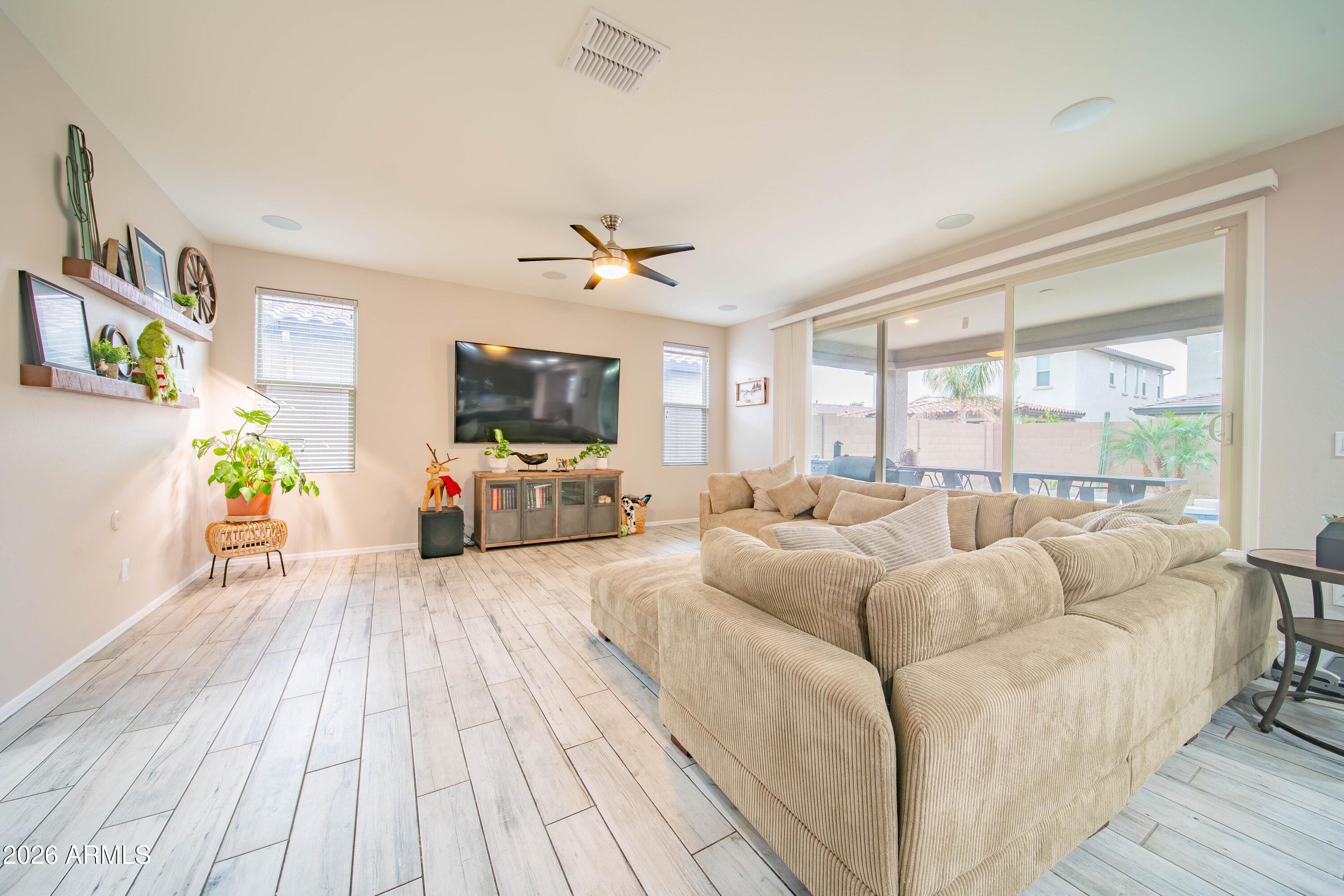 8545 W PEPPERTREE Lane