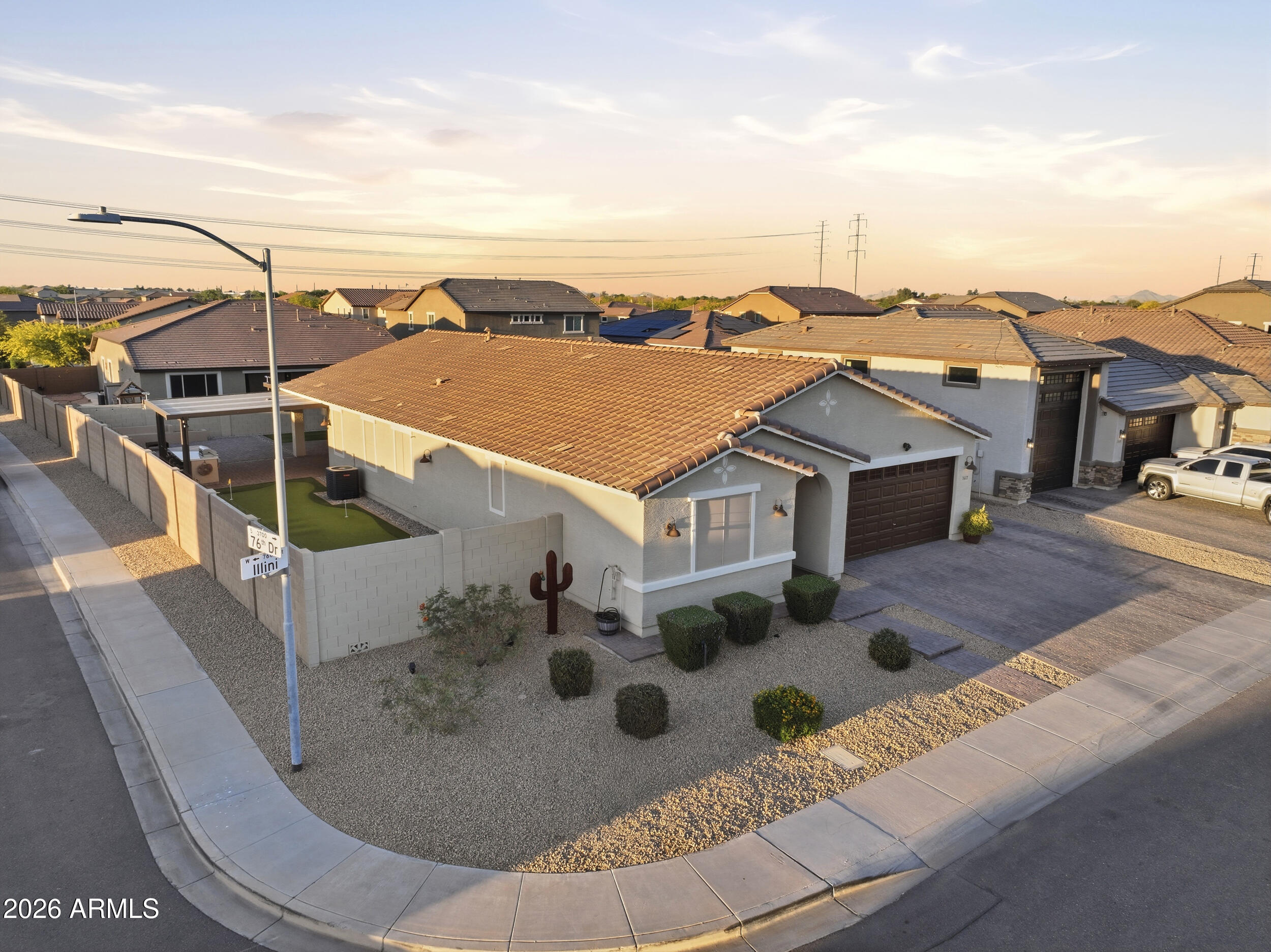 7612 W ILLINI Street