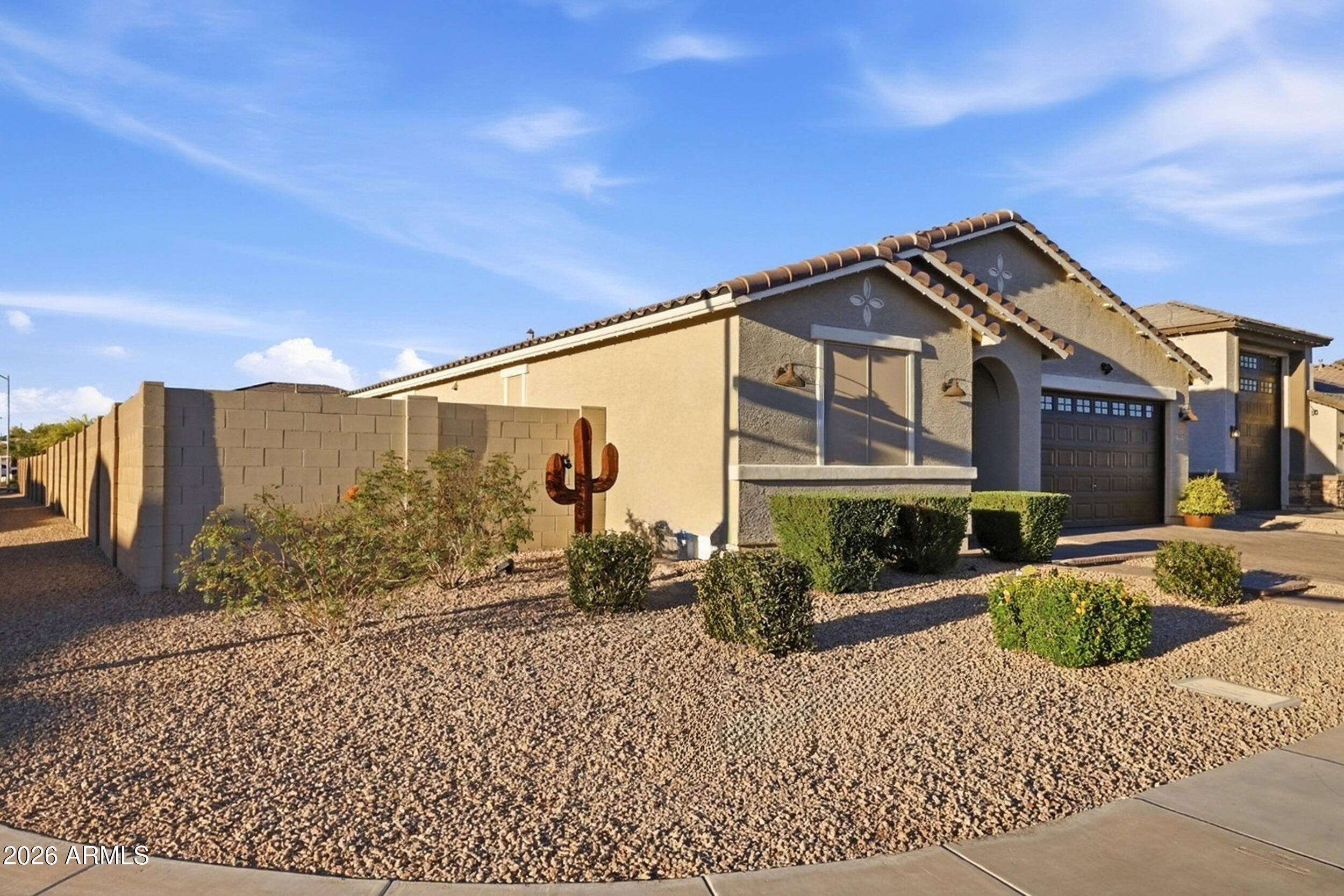 7612 W ILLINI Street