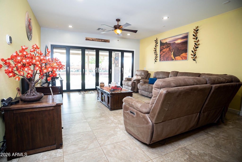 Photo of 2955 E Santa Fe Lane, Gilbert, AZ 85297 (MLS # 7084385)