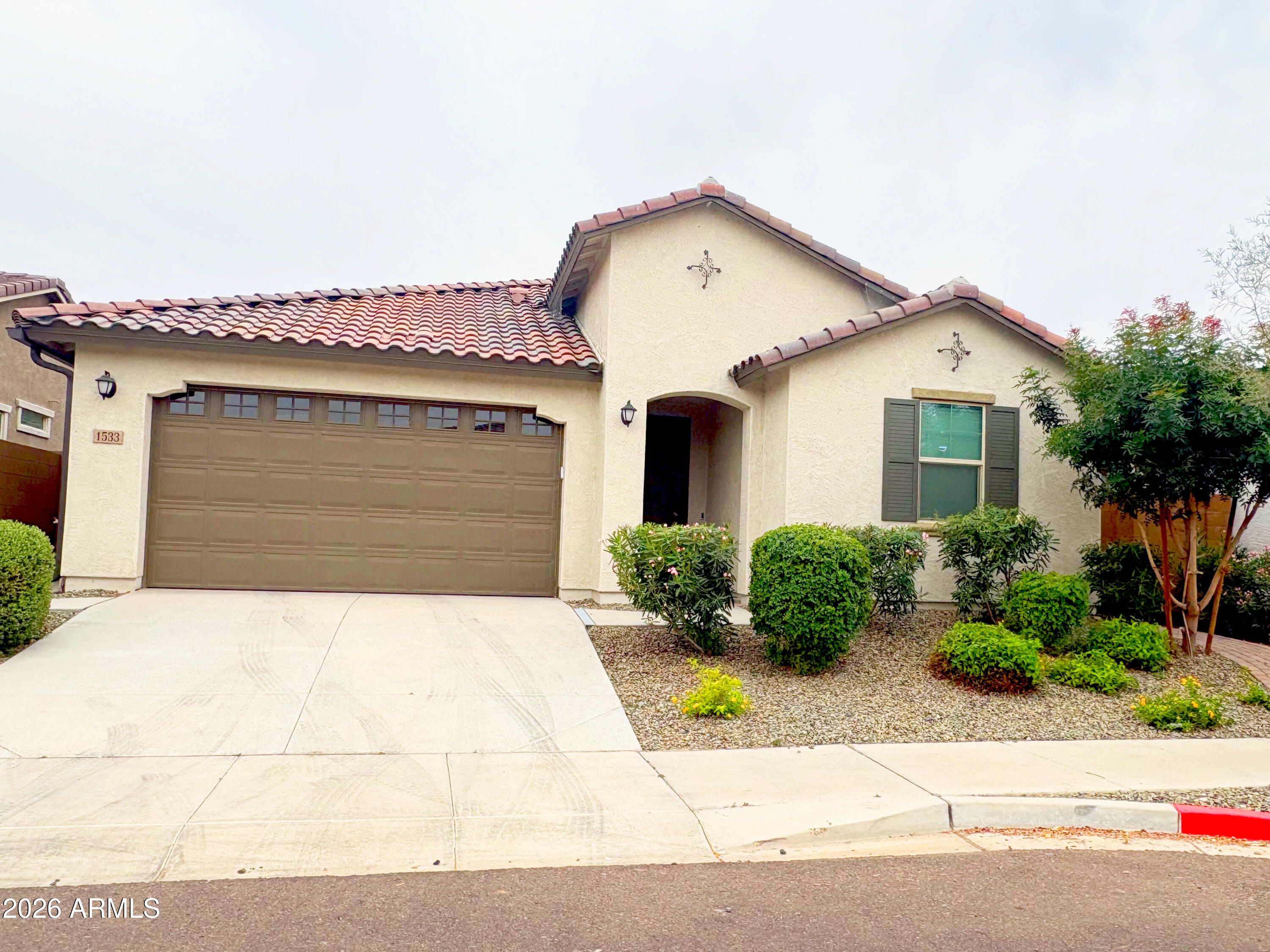 1533 W CARMEN Street
