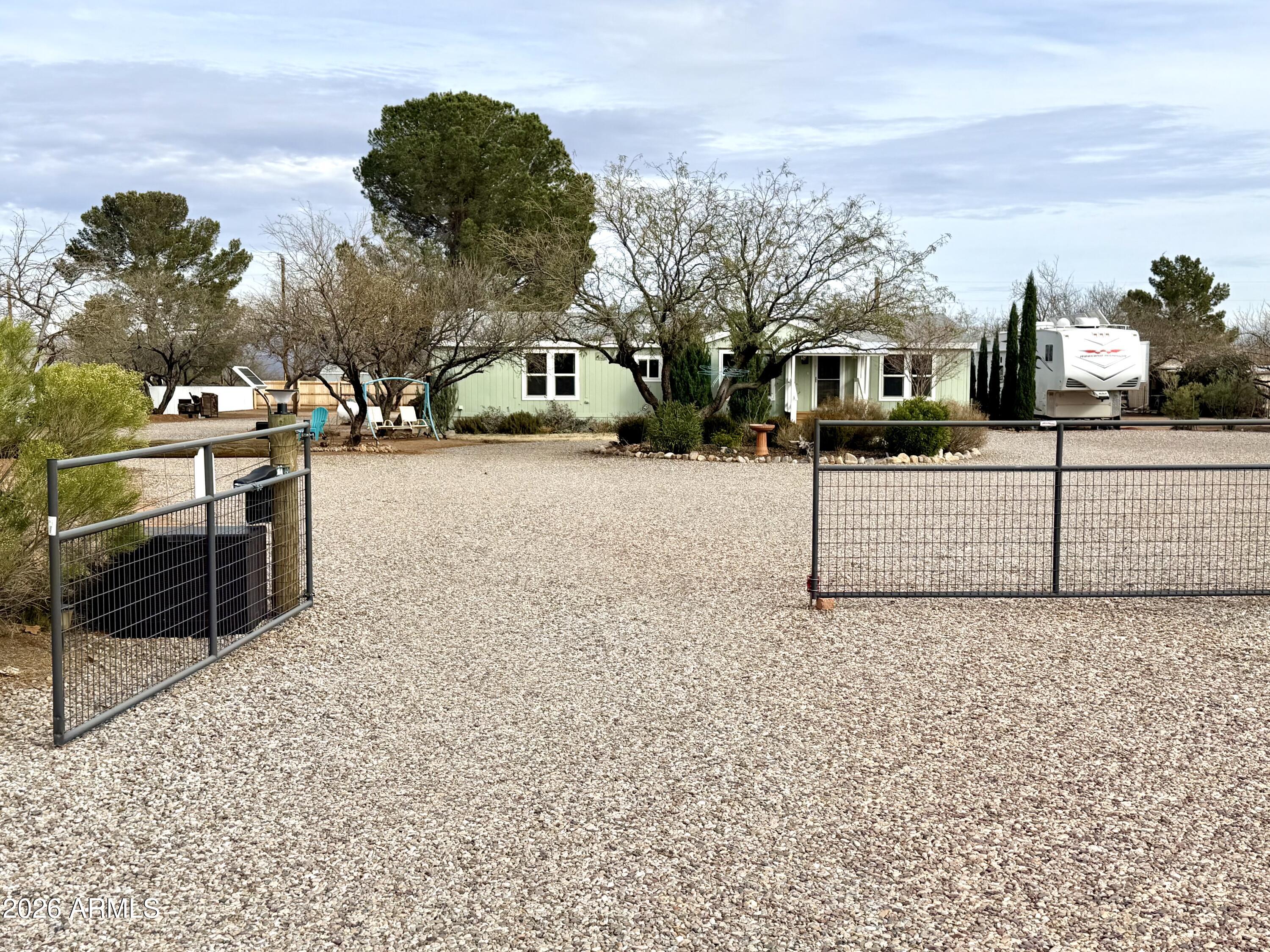 5333 S SANTA CLAUS Avenue