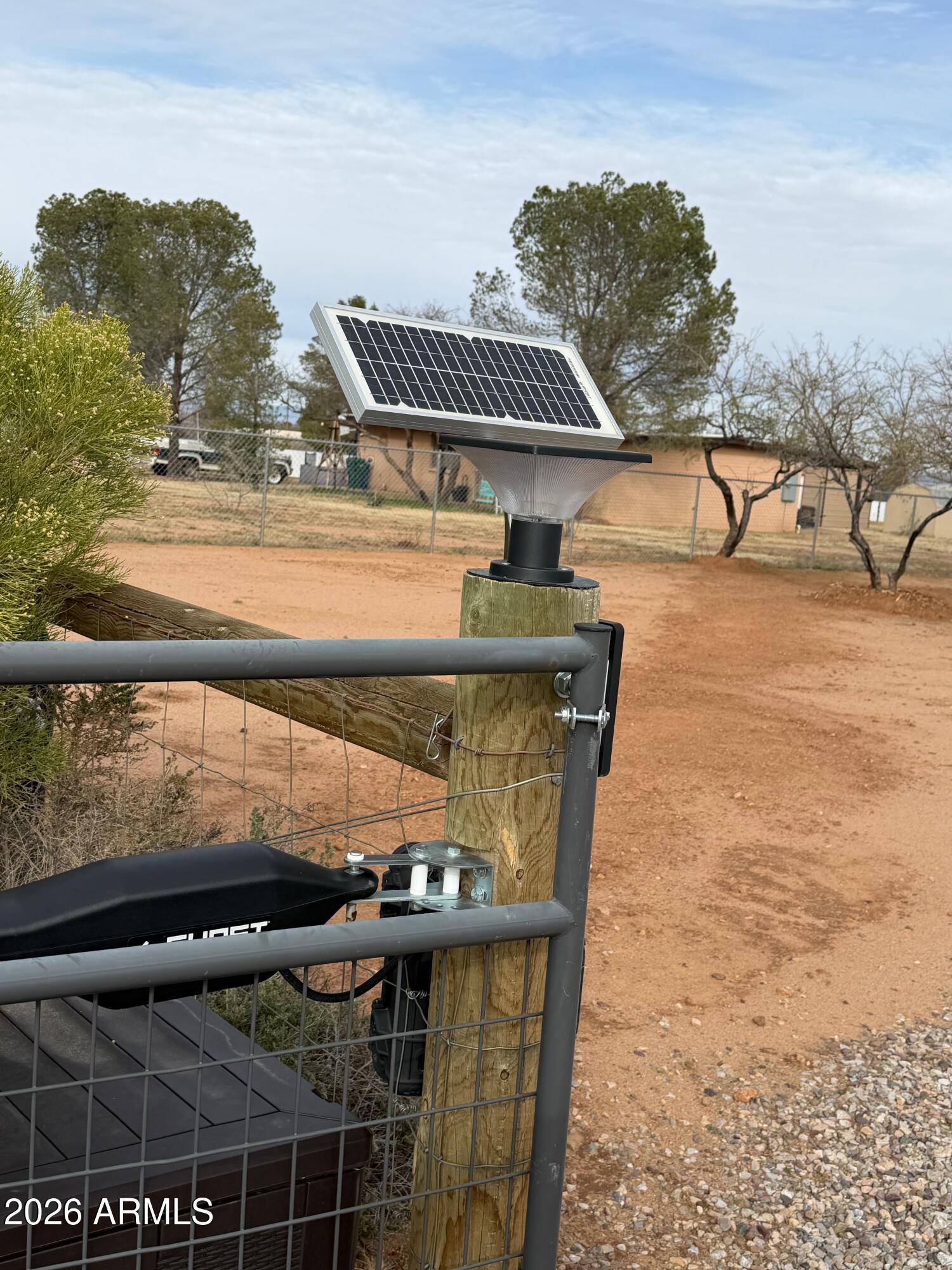 5333 S SANTA CLAUS Avenue