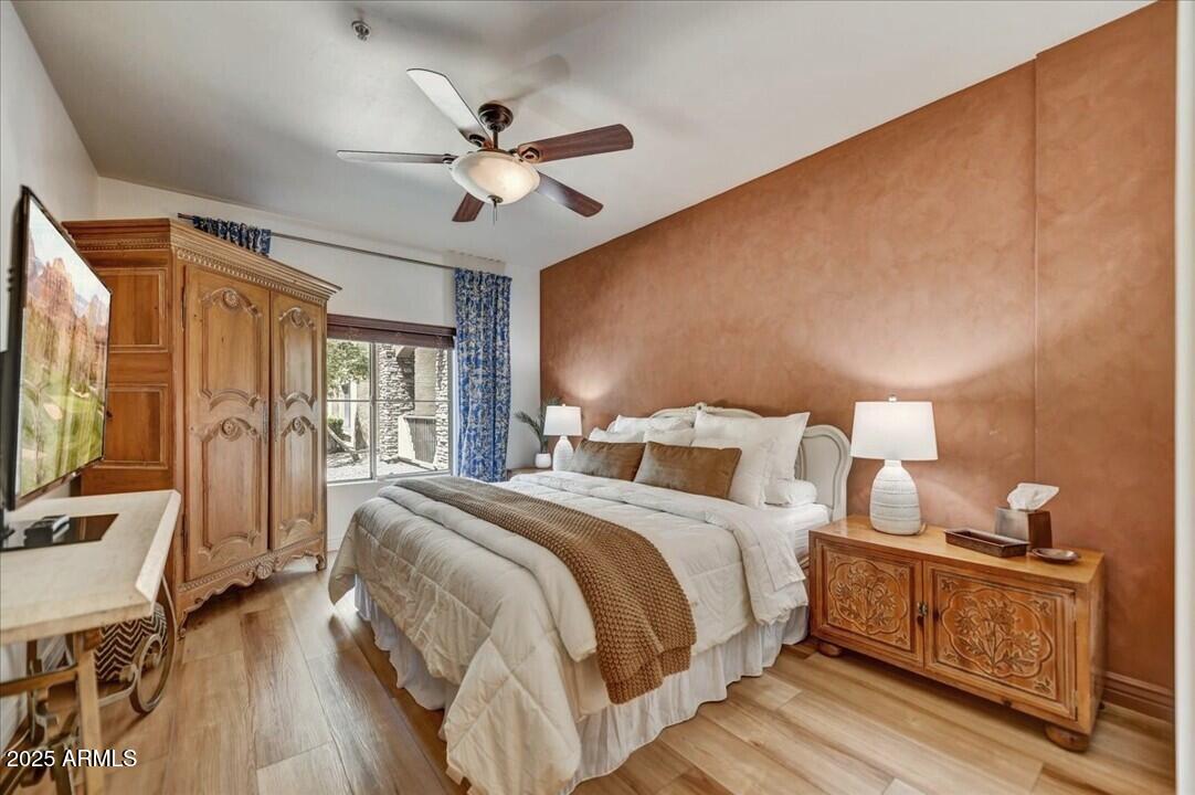 5450 E DEER VALLEY Drive 1020