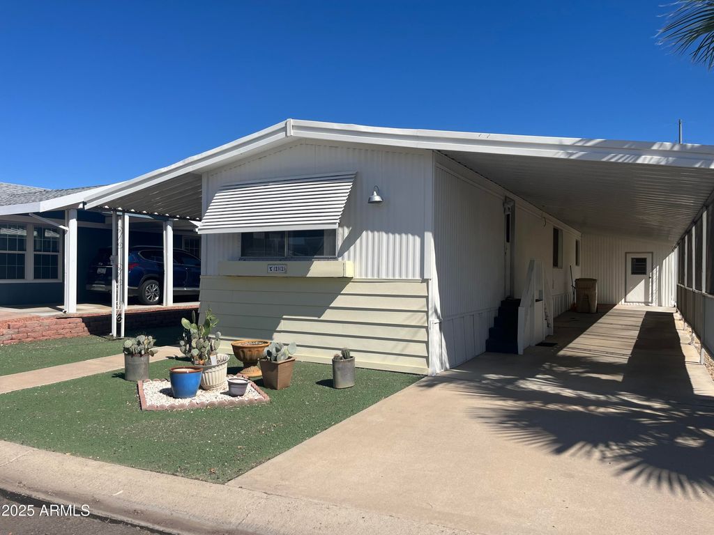 Photo of 10960 N 67th Avenue #11, Glendale, AZ 85304 (MLS # 6930065)