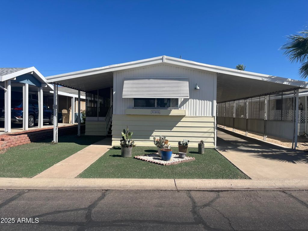 Photo of 10960 N 67th Avenue #11, Glendale, AZ 85304 (MLS # 6930065)