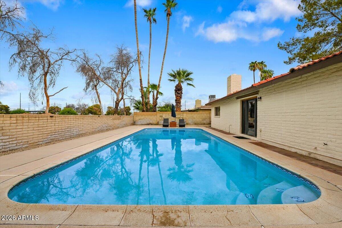 Properties 2 7526 S FOREST Avenue