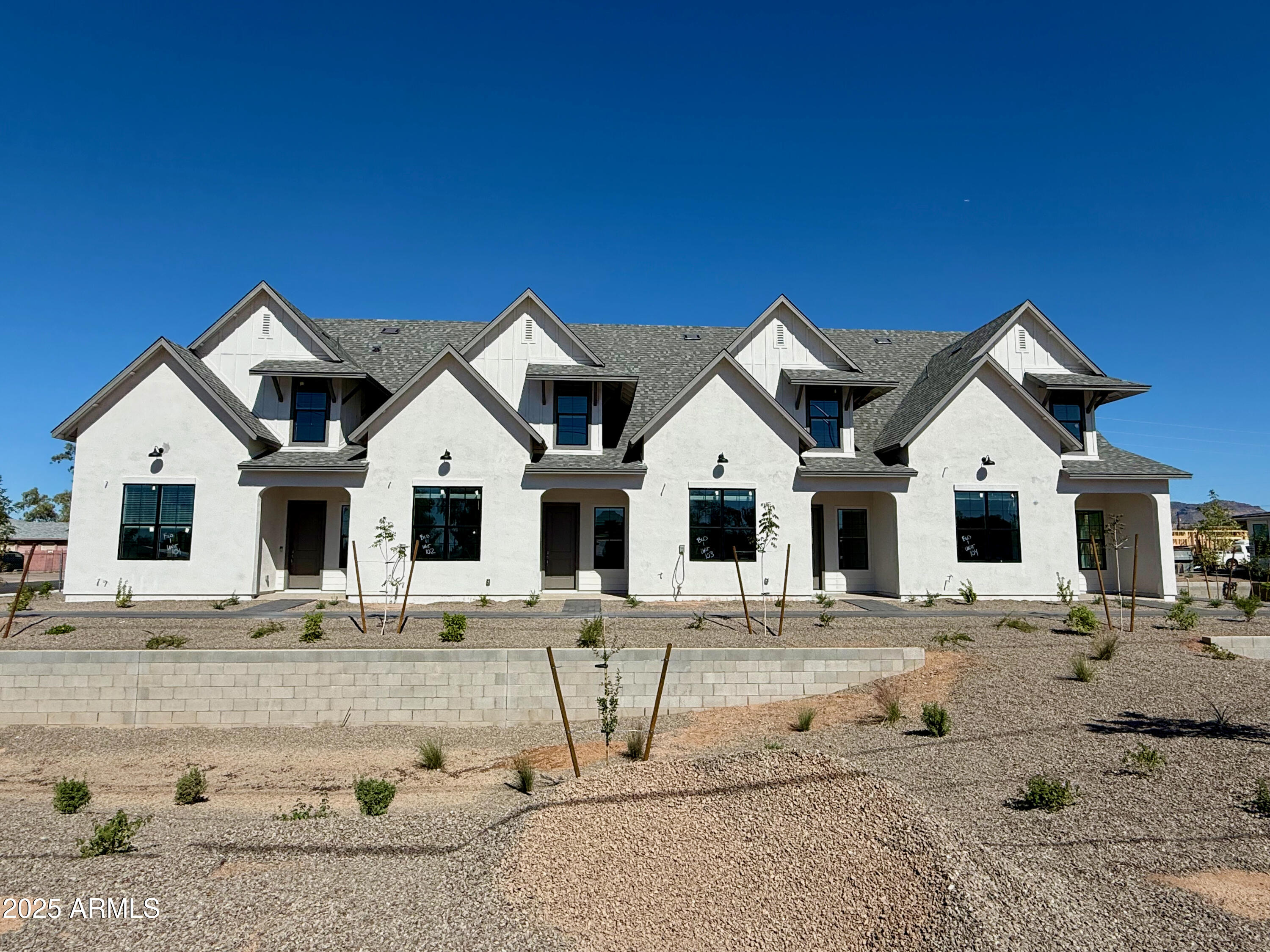 8232 E UNIVERSITY Drive