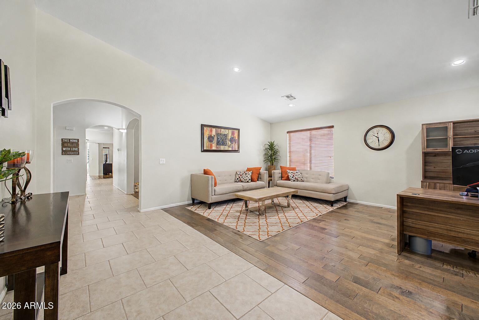 2835 E QUIET HOLLOW Lane