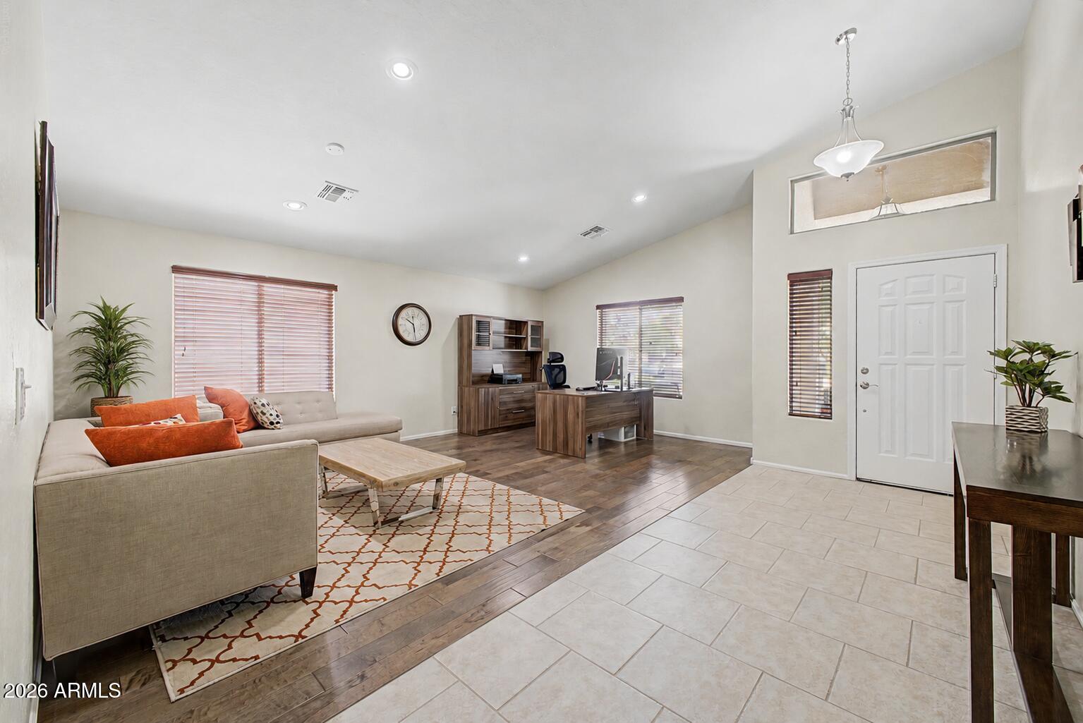2835 E QUIET HOLLOW Lane