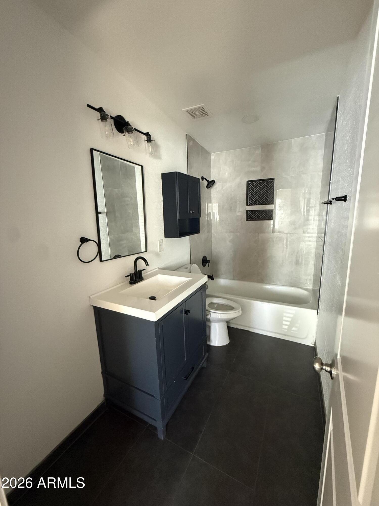 1215 E MISSION Lane