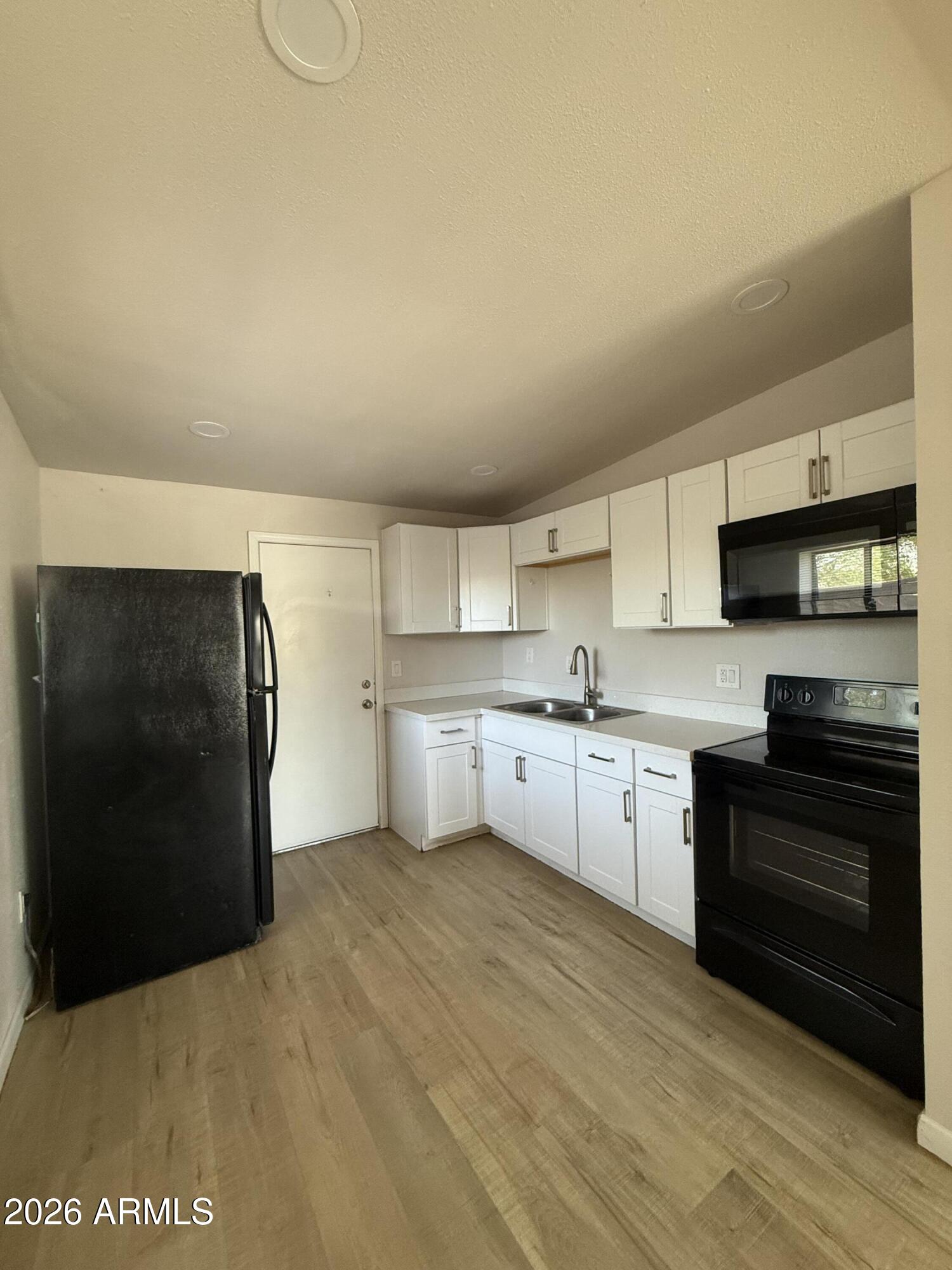 1215 E MISSION Lane