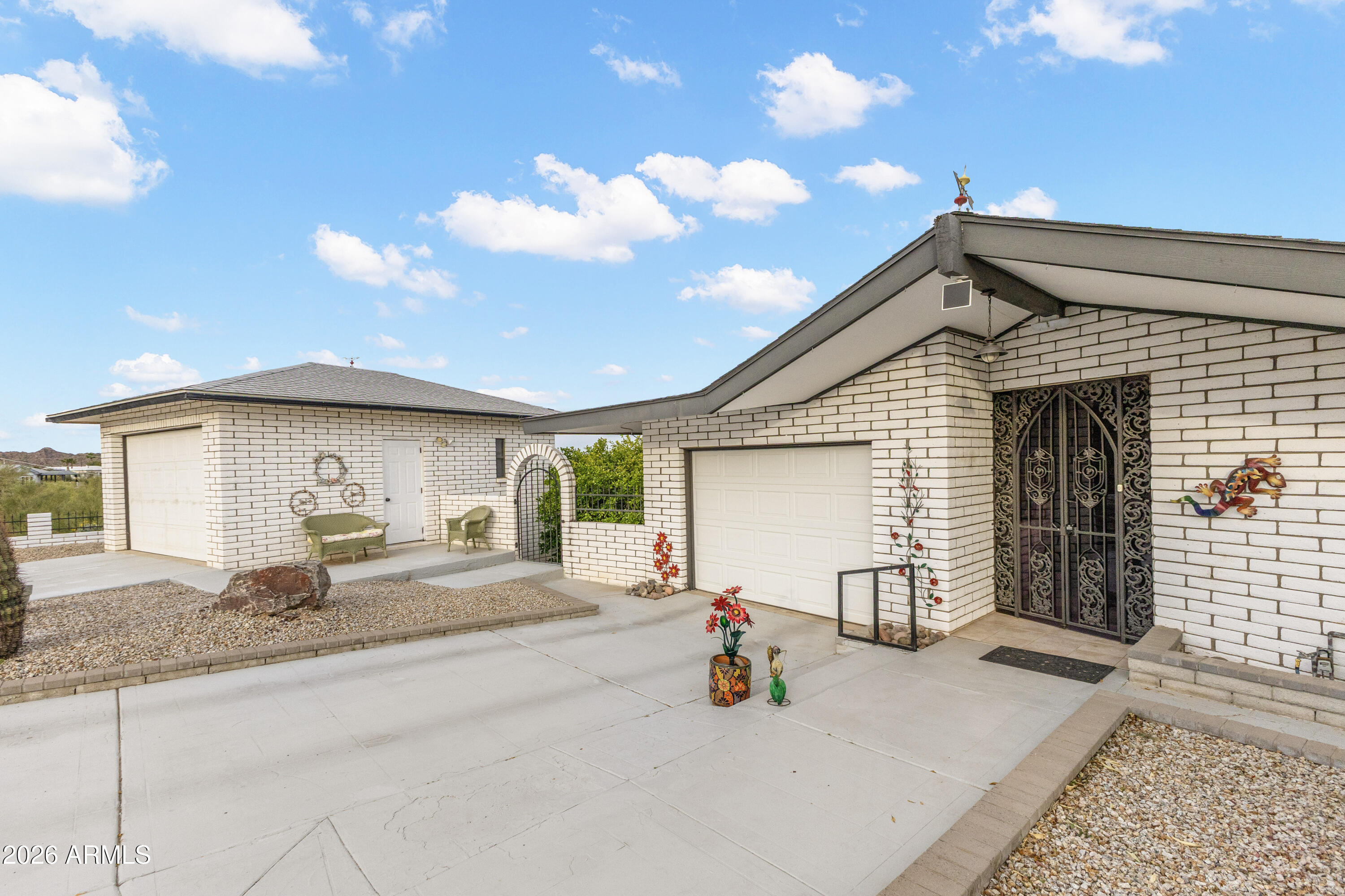 322 N CLEOPATRA Street