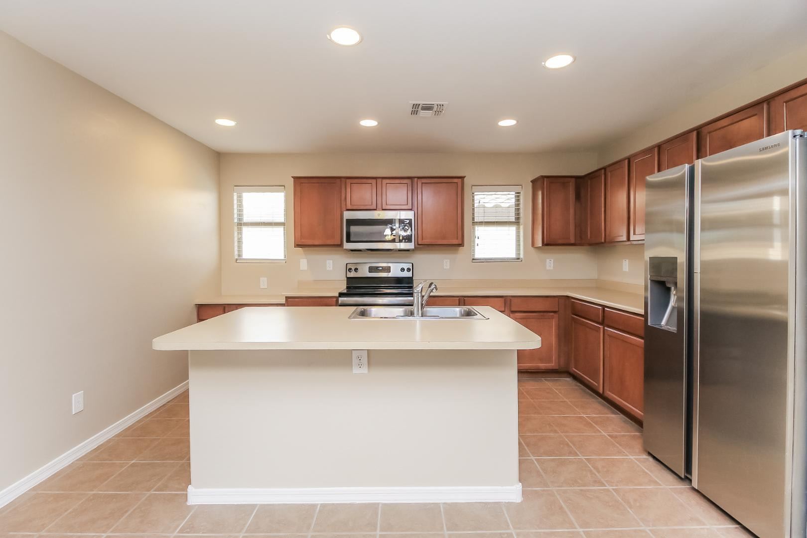 900 W DESERT CANYON Drive