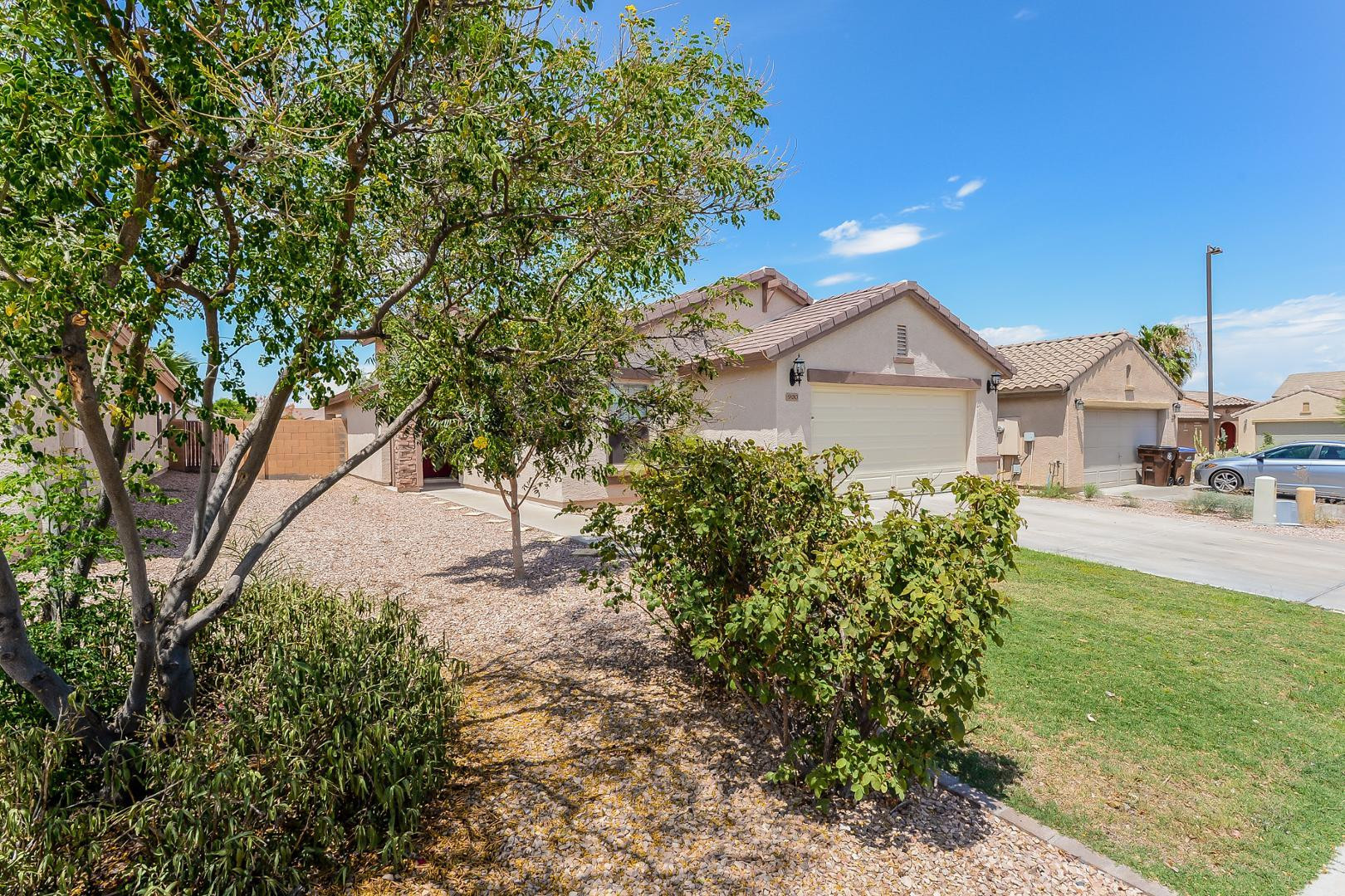 900 W DESERT CANYON Drive