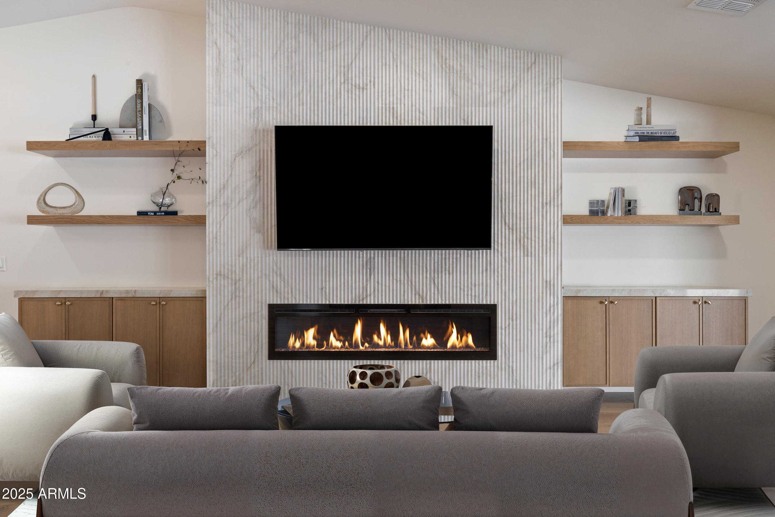 8236 E LIPPIZAN Trail