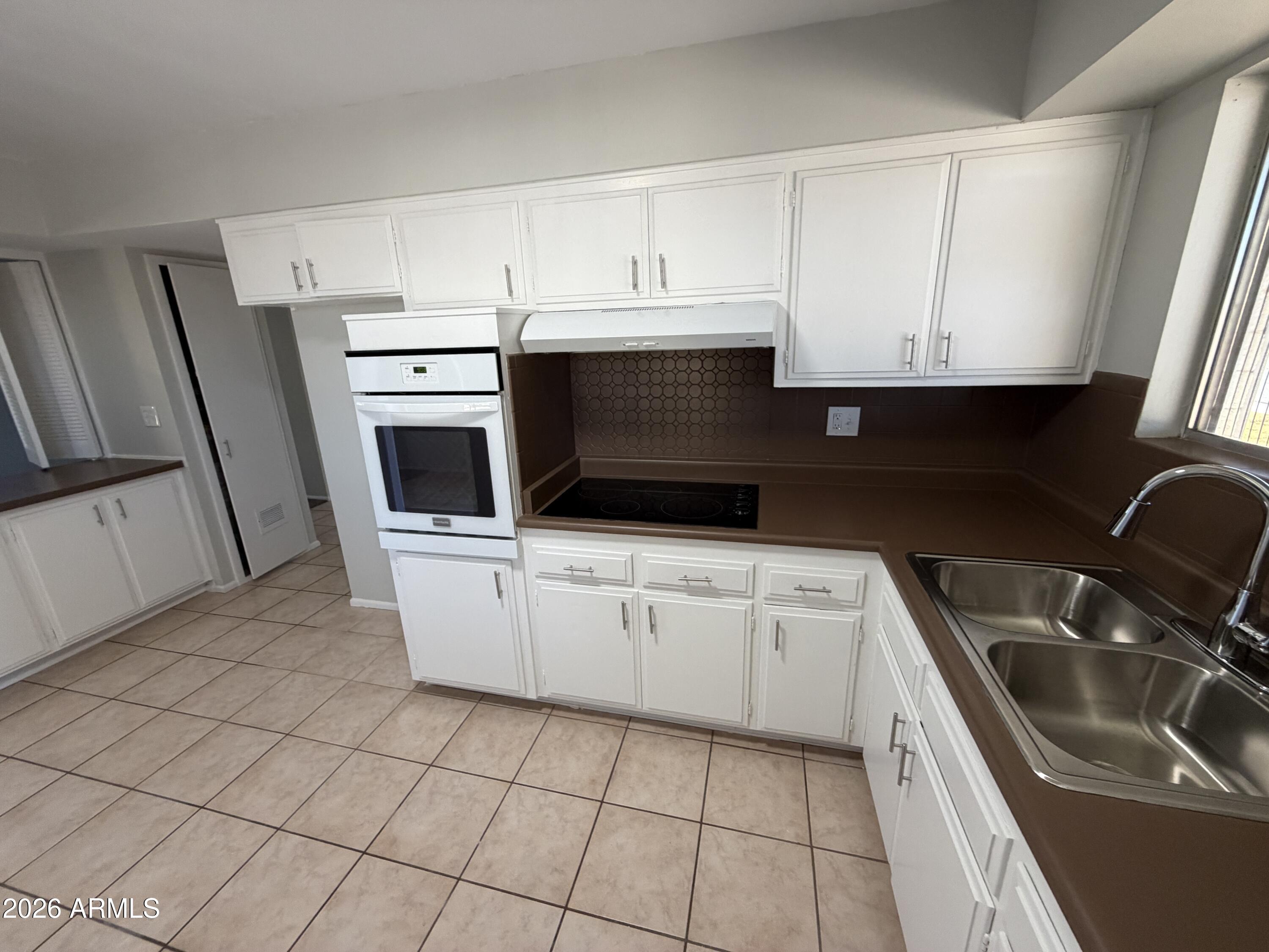 11024 W ABBOTT Avenue