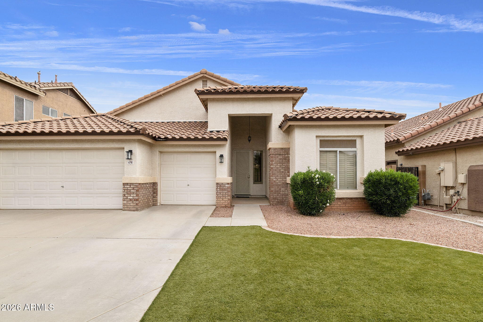 6792 W LINDA Lane