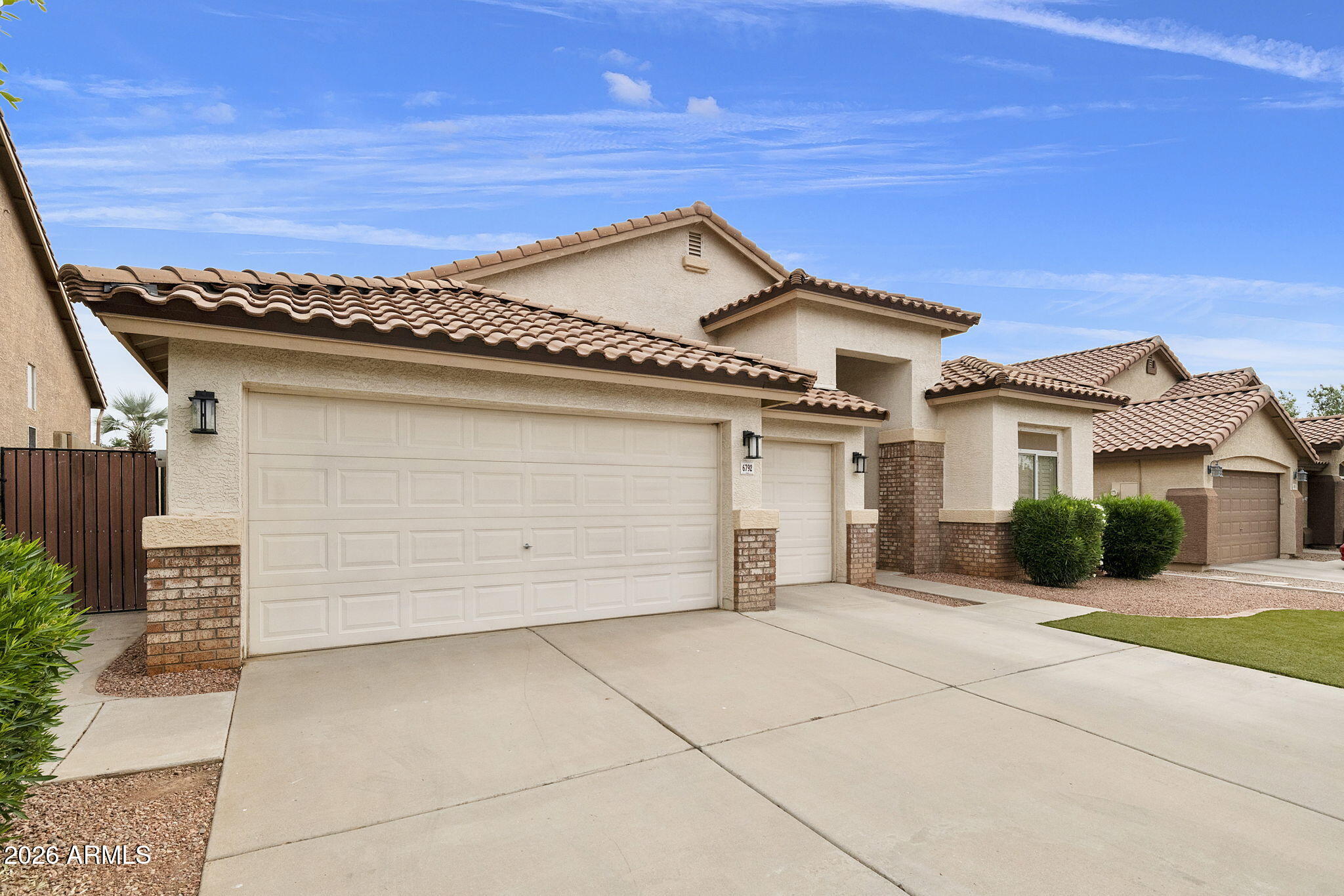 6792 W LINDA Lane