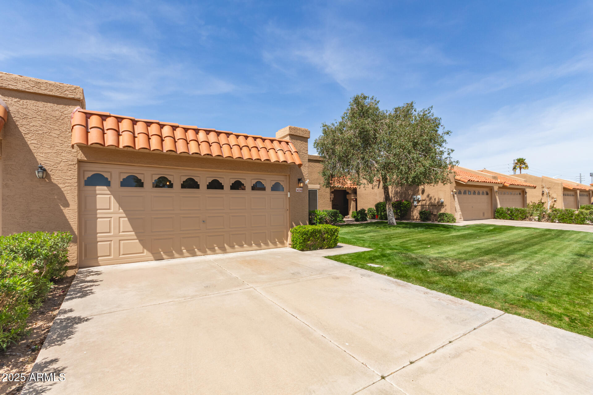 9039 E WINCHCOMB Drive